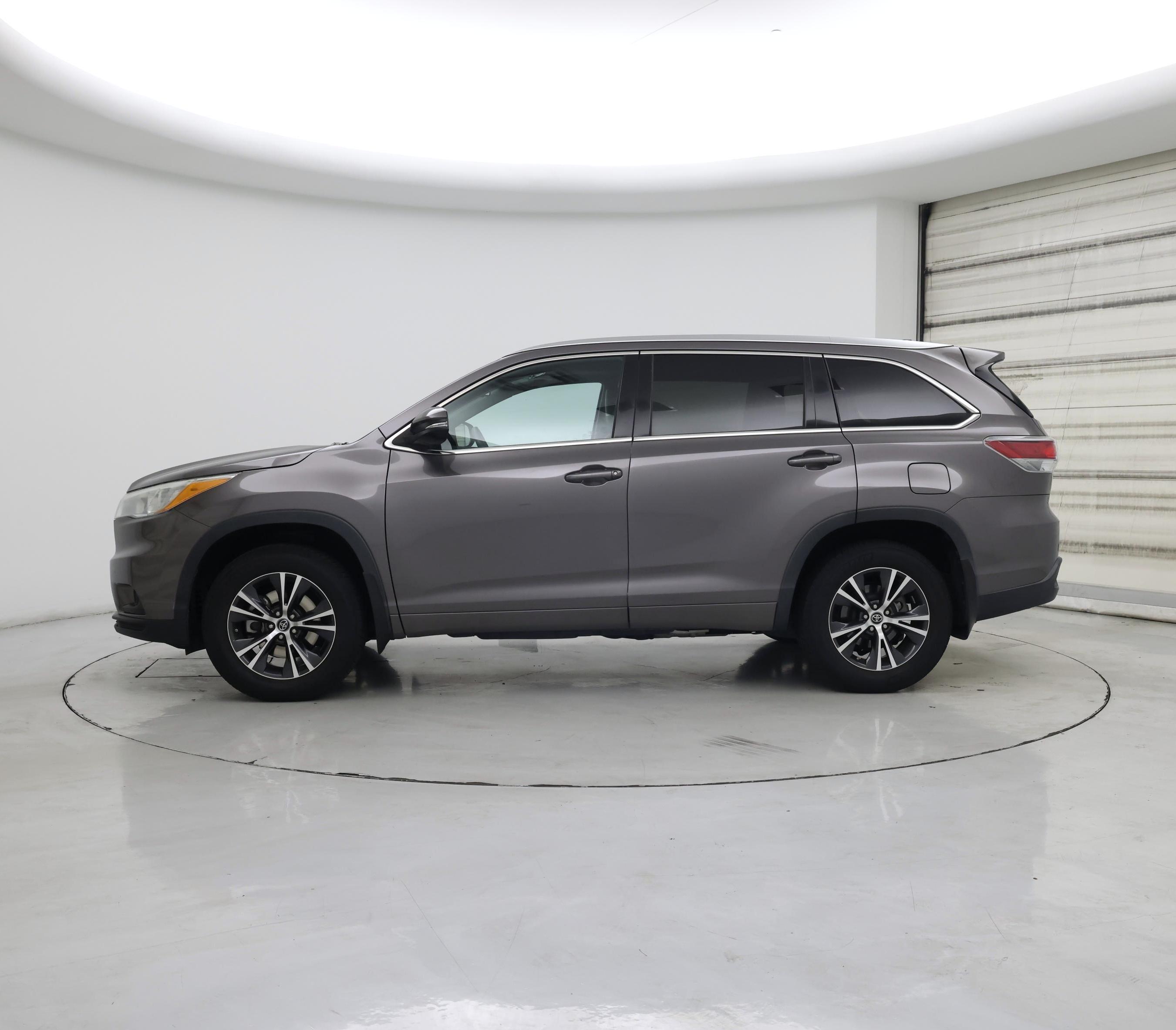 Thumbnail: 2016 Toyota Highlander - 3