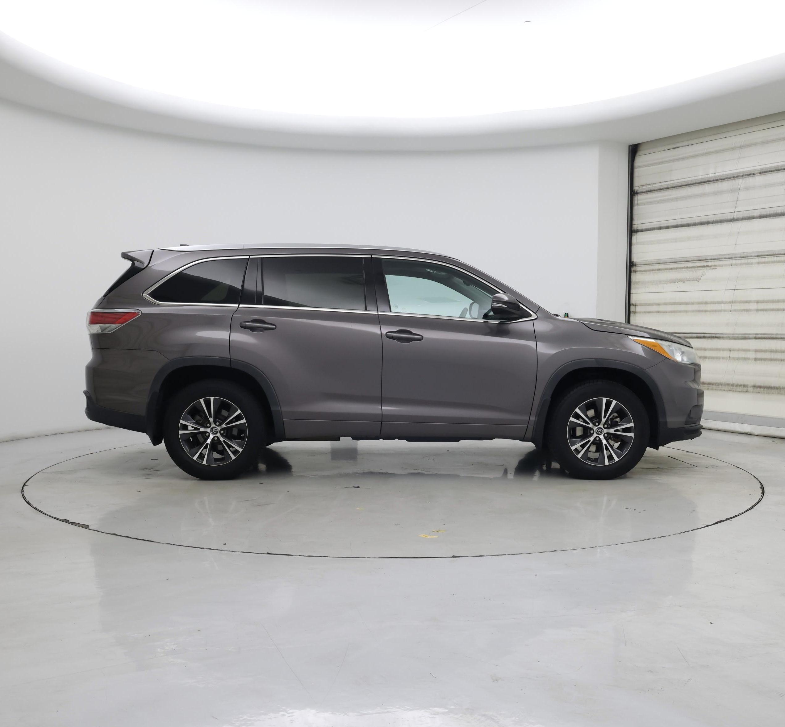 Thumbnail: 2016 Toyota Highlander - 7