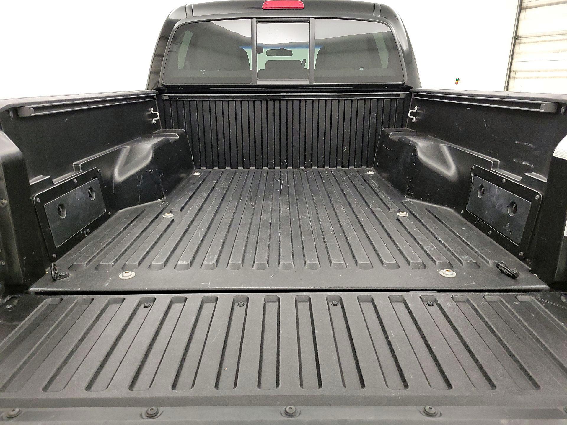 Thumbnail: 2015 Toyota Tacoma - 20