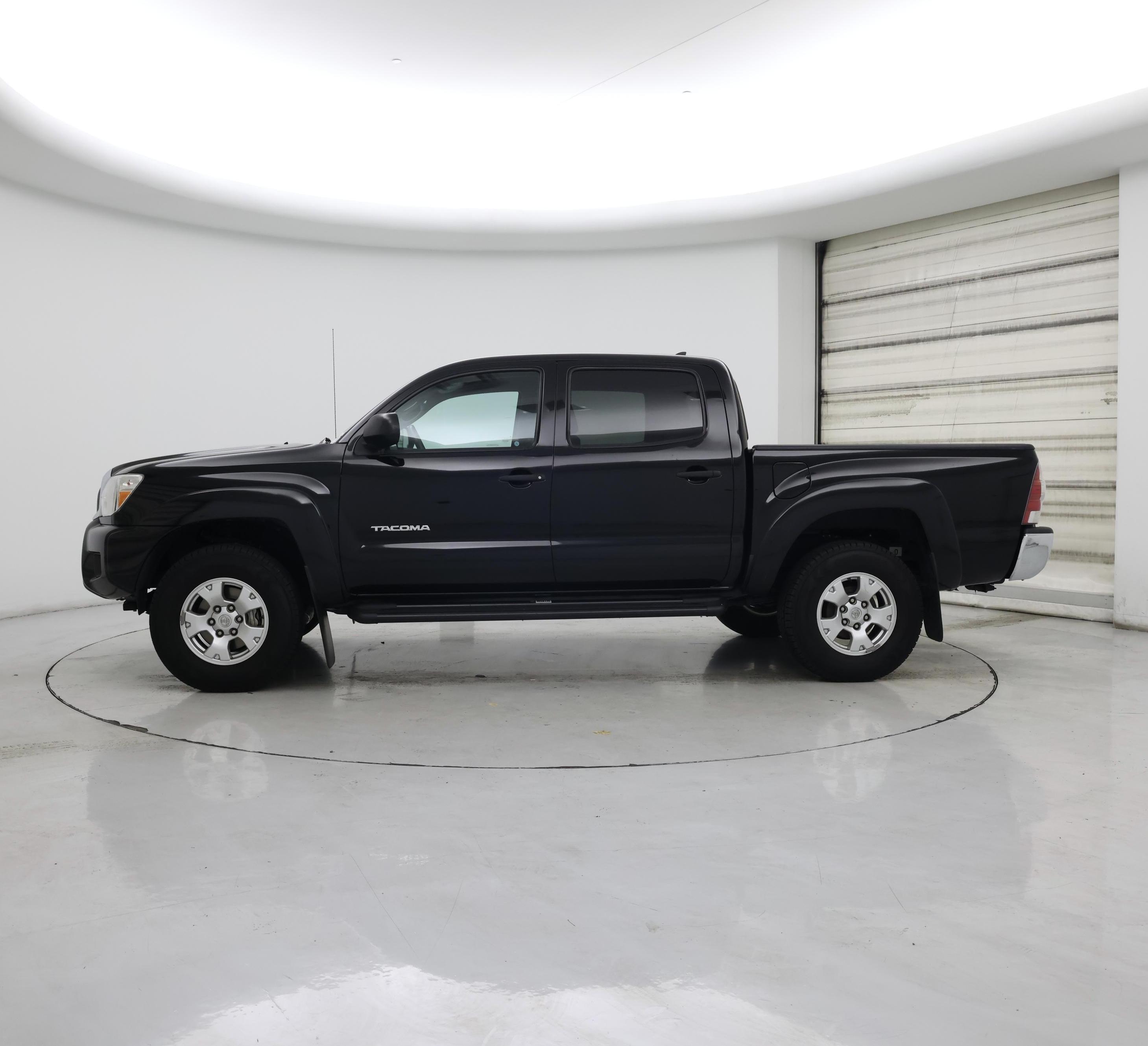 Thumbnail: 2015 Toyota Tacoma - 3