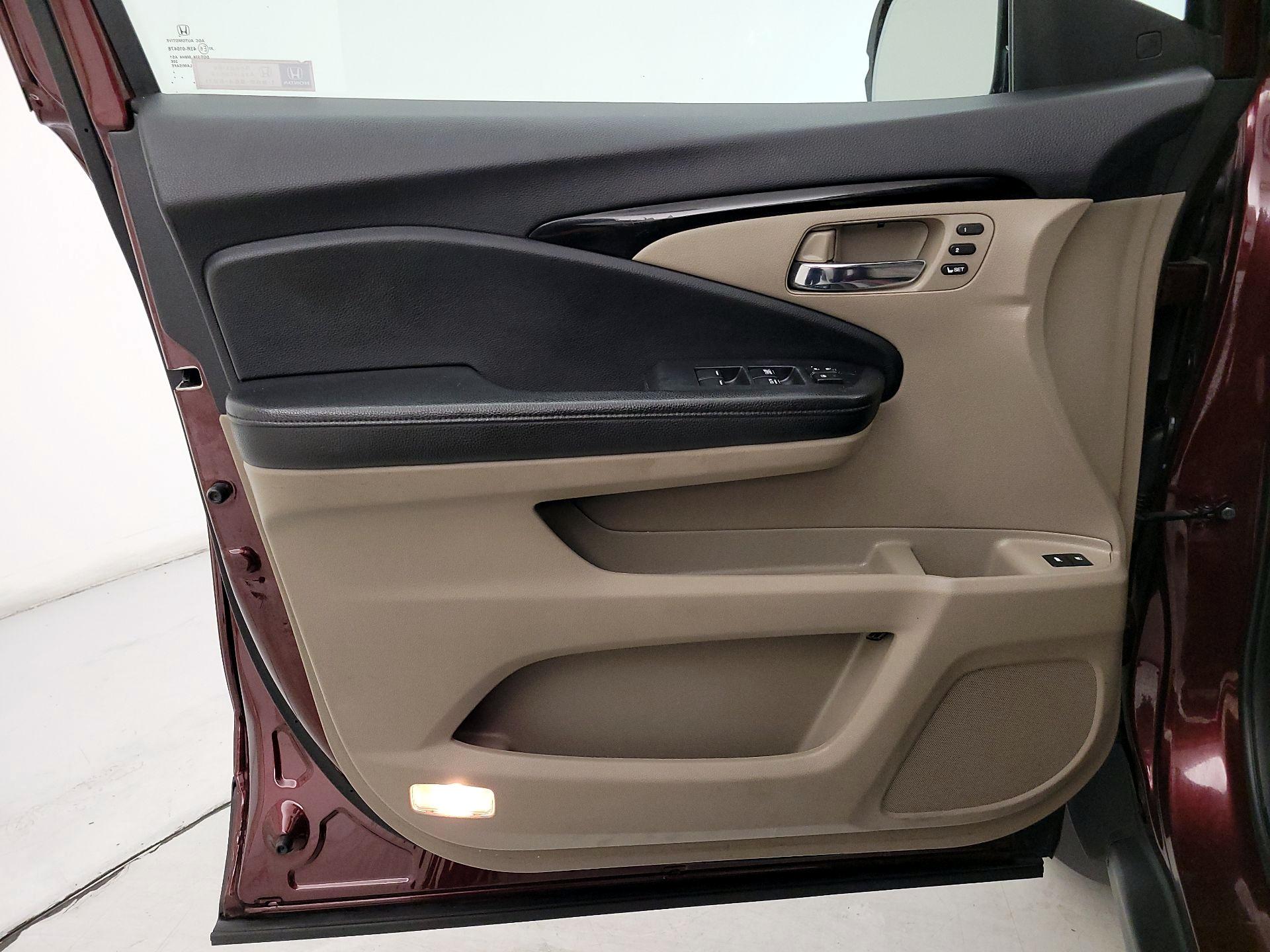 Thumbnail: 2019 Honda Pilot - 12
