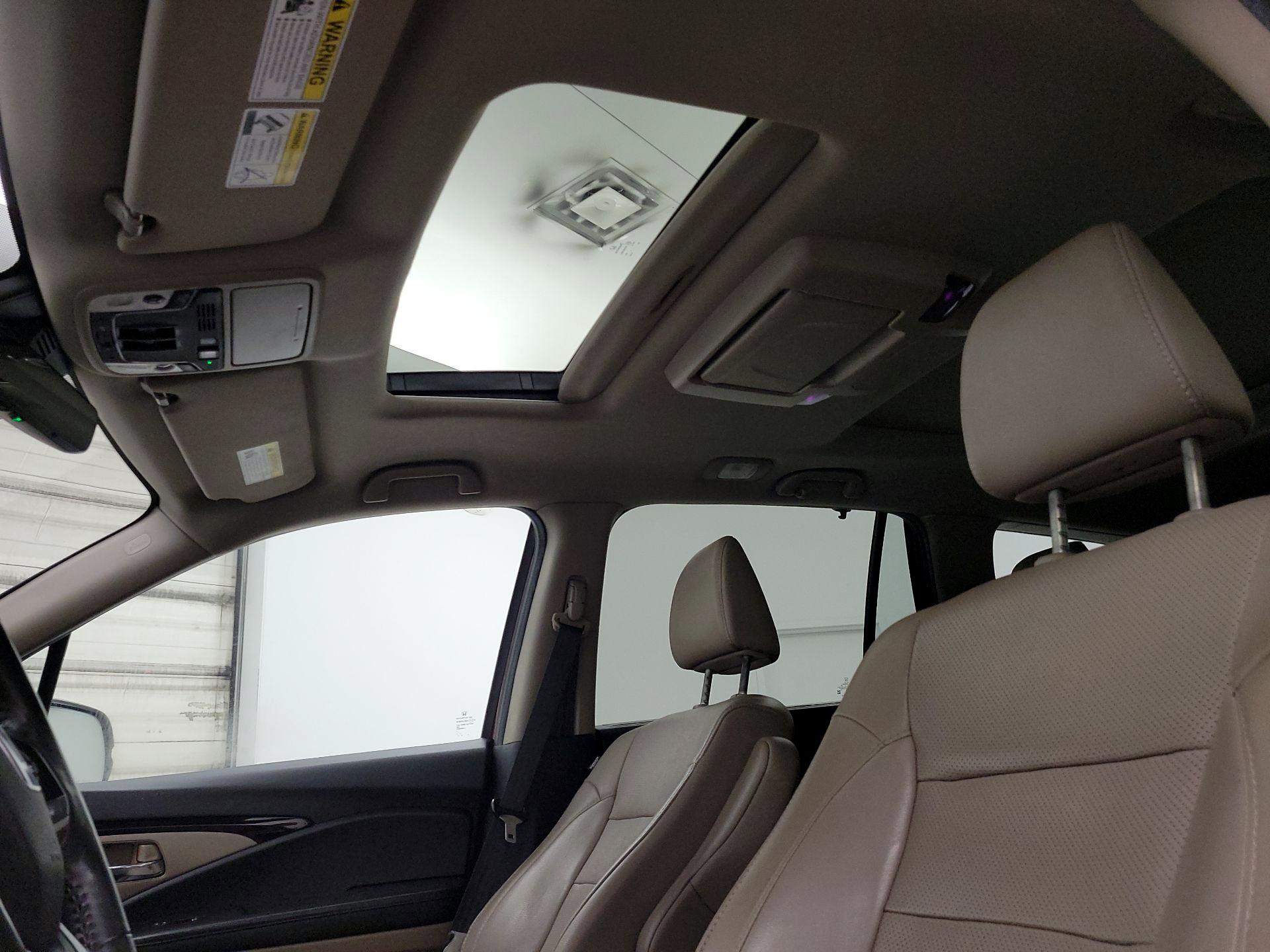 Thumbnail: 2019 Honda Pilot - 20
