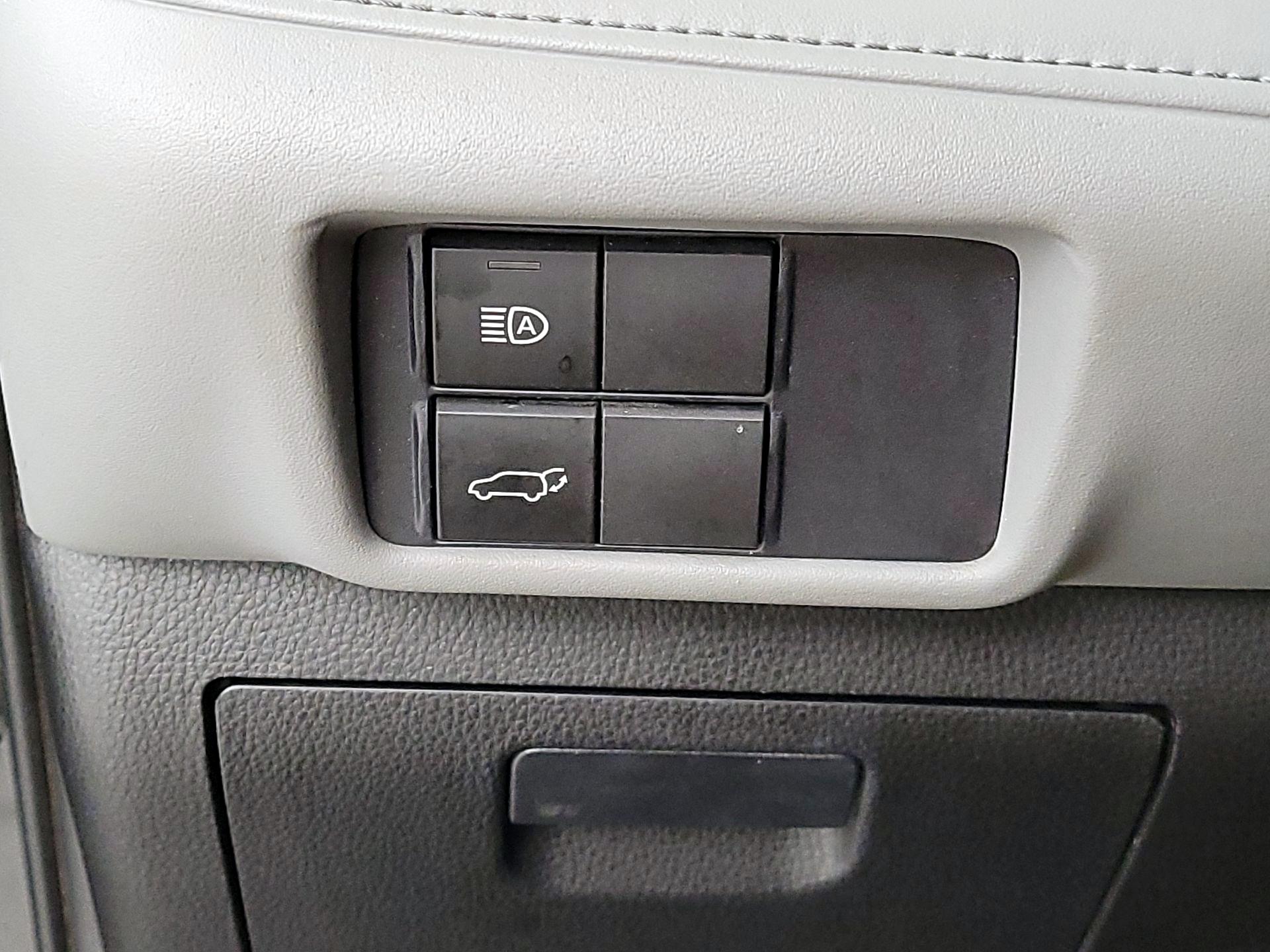 Thumbnail: 2020 Toyota Highlander - 13