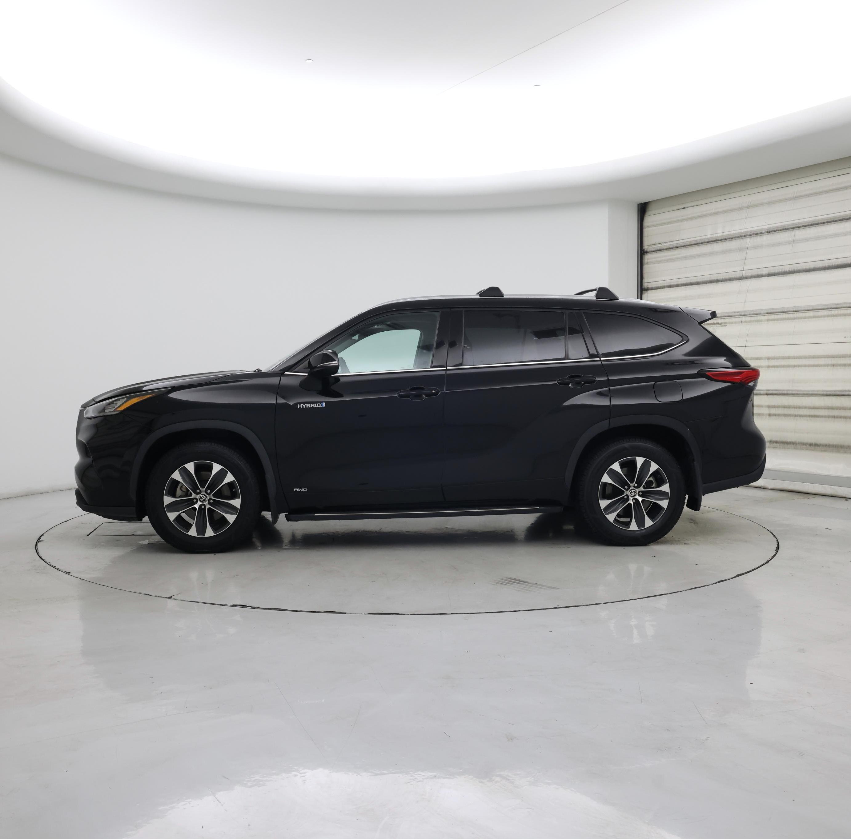 Thumbnail: 2020 Toyota Highlander - 3