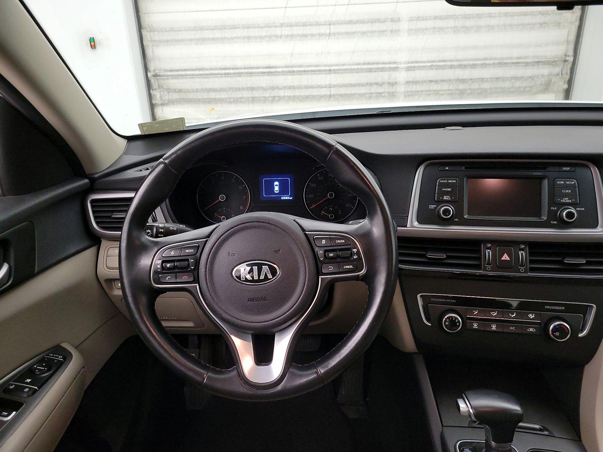 Thumbnail: 2017 Kia Optima - 10