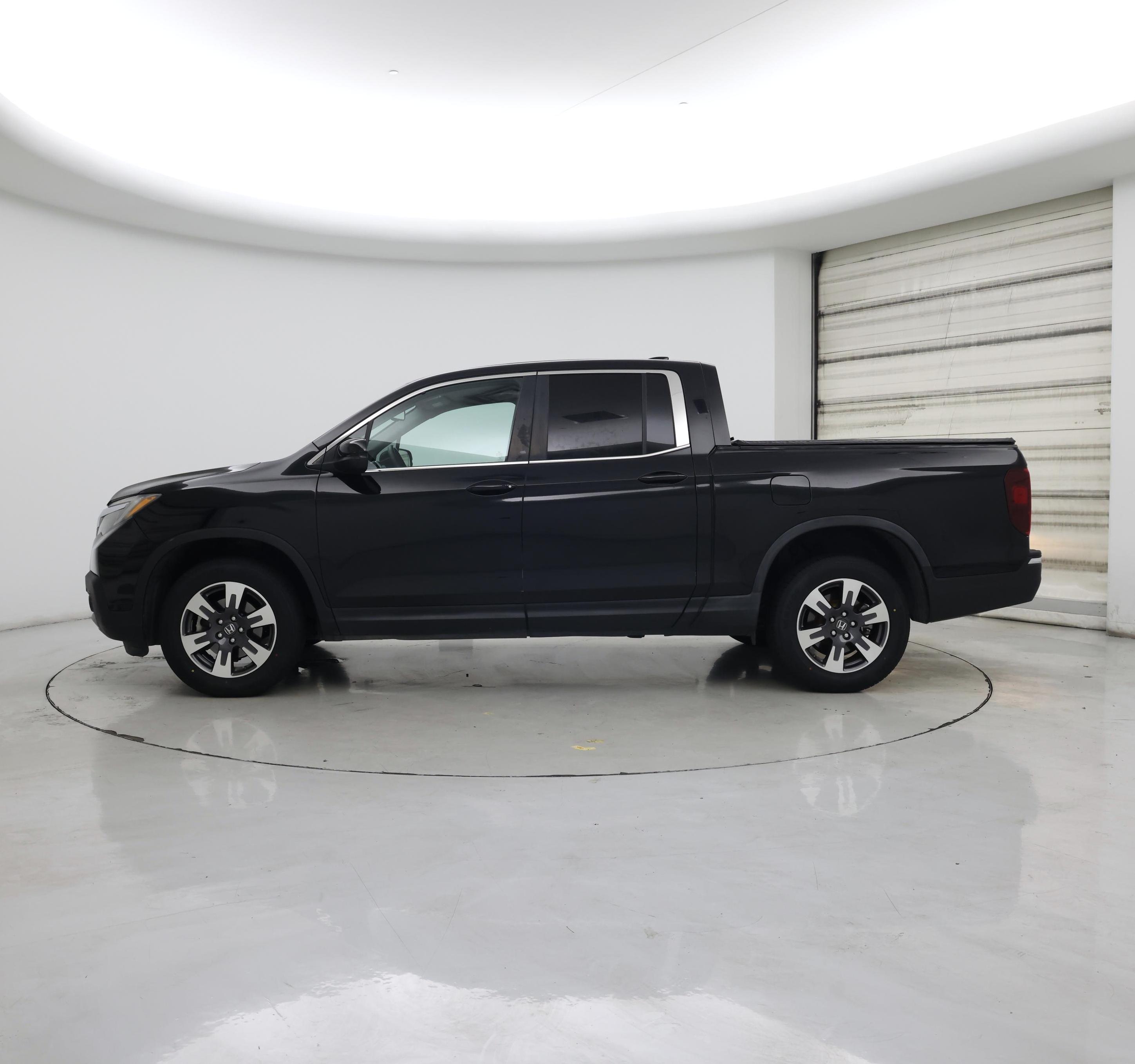 Thumbnail: 2017 Honda Ridgeline - 3
