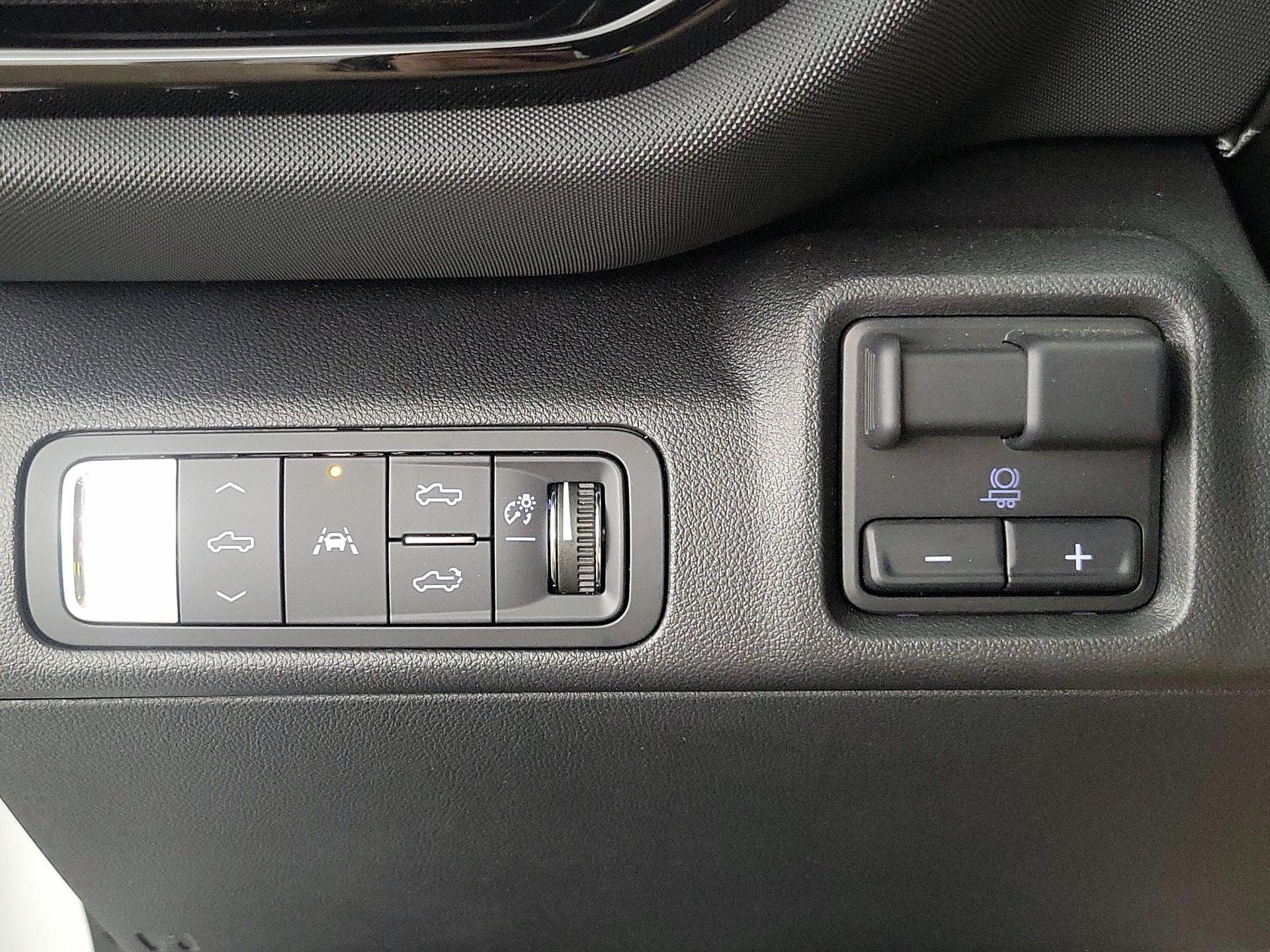 Thumbnail: 2025 Chevrolet Silverado EV - 13