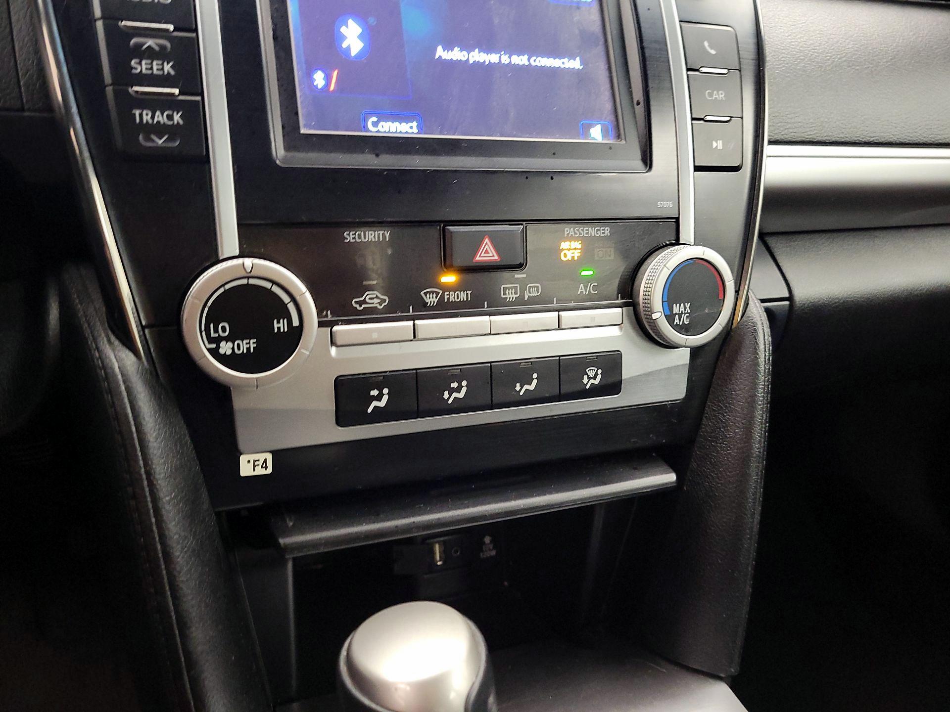 Thumbnail: 2014 Toyota Camry - 15