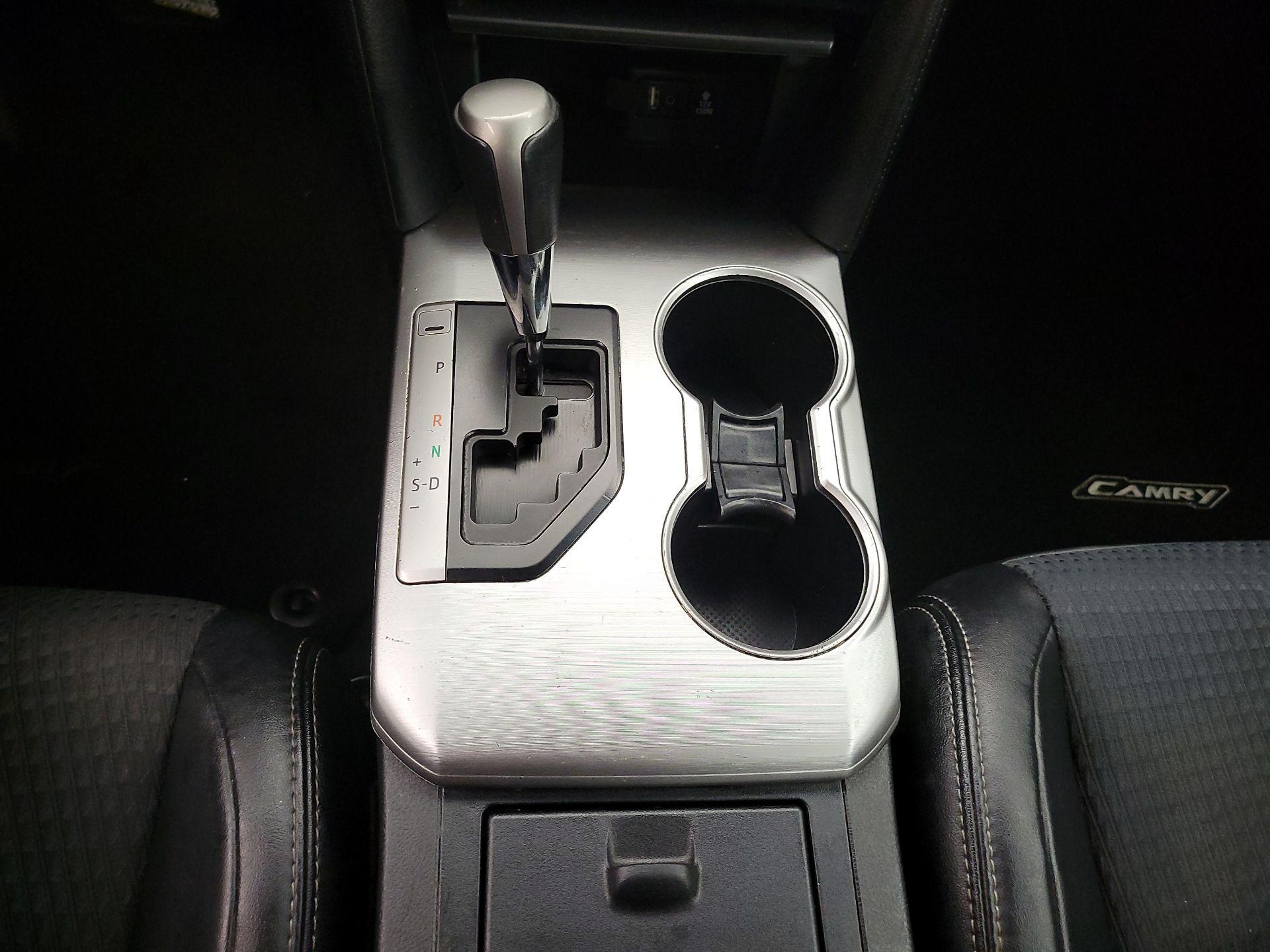 Thumbnail: 2014 Toyota Camry - 16