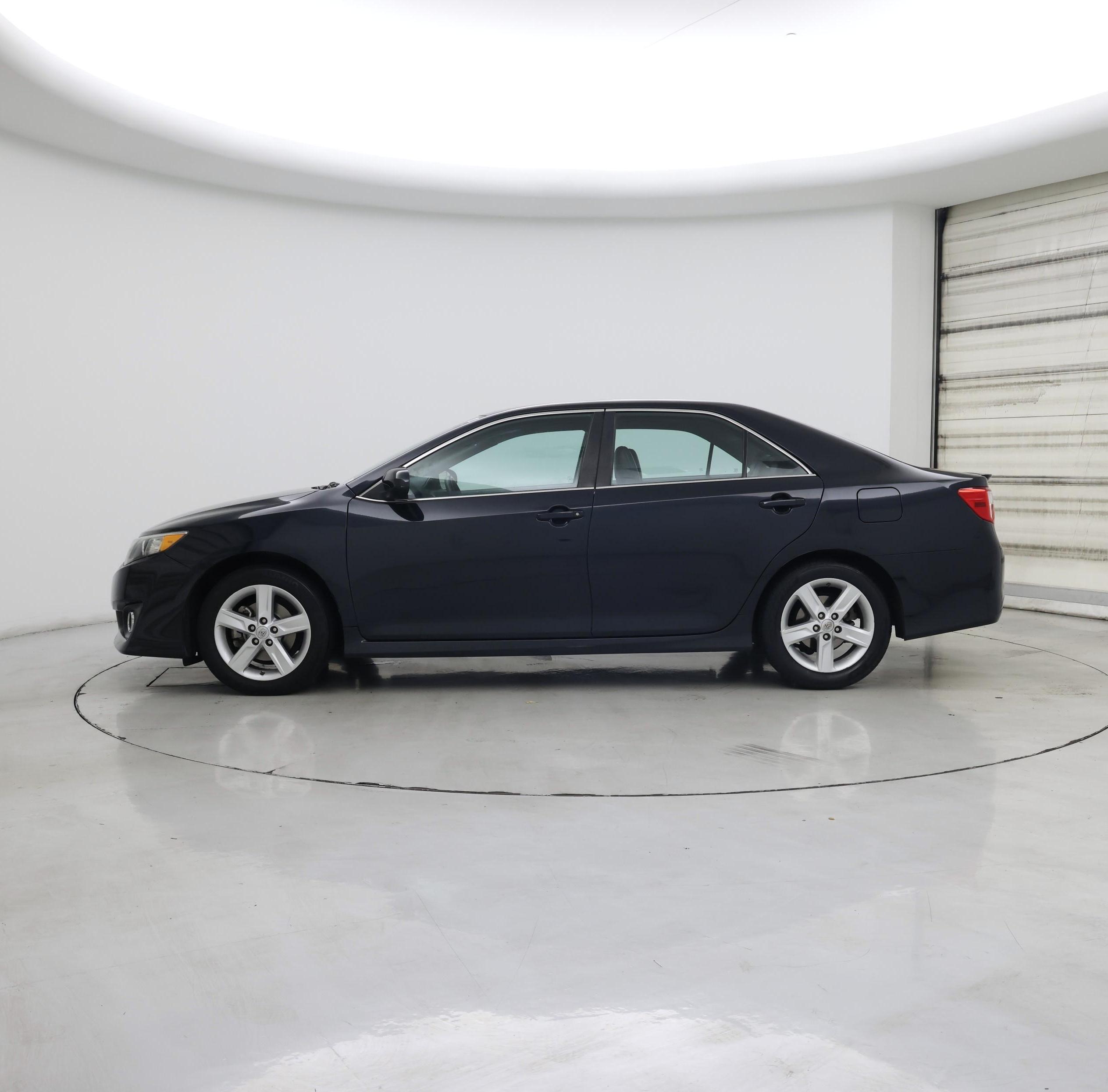 Thumbnail: 2014 Toyota Camry - 3