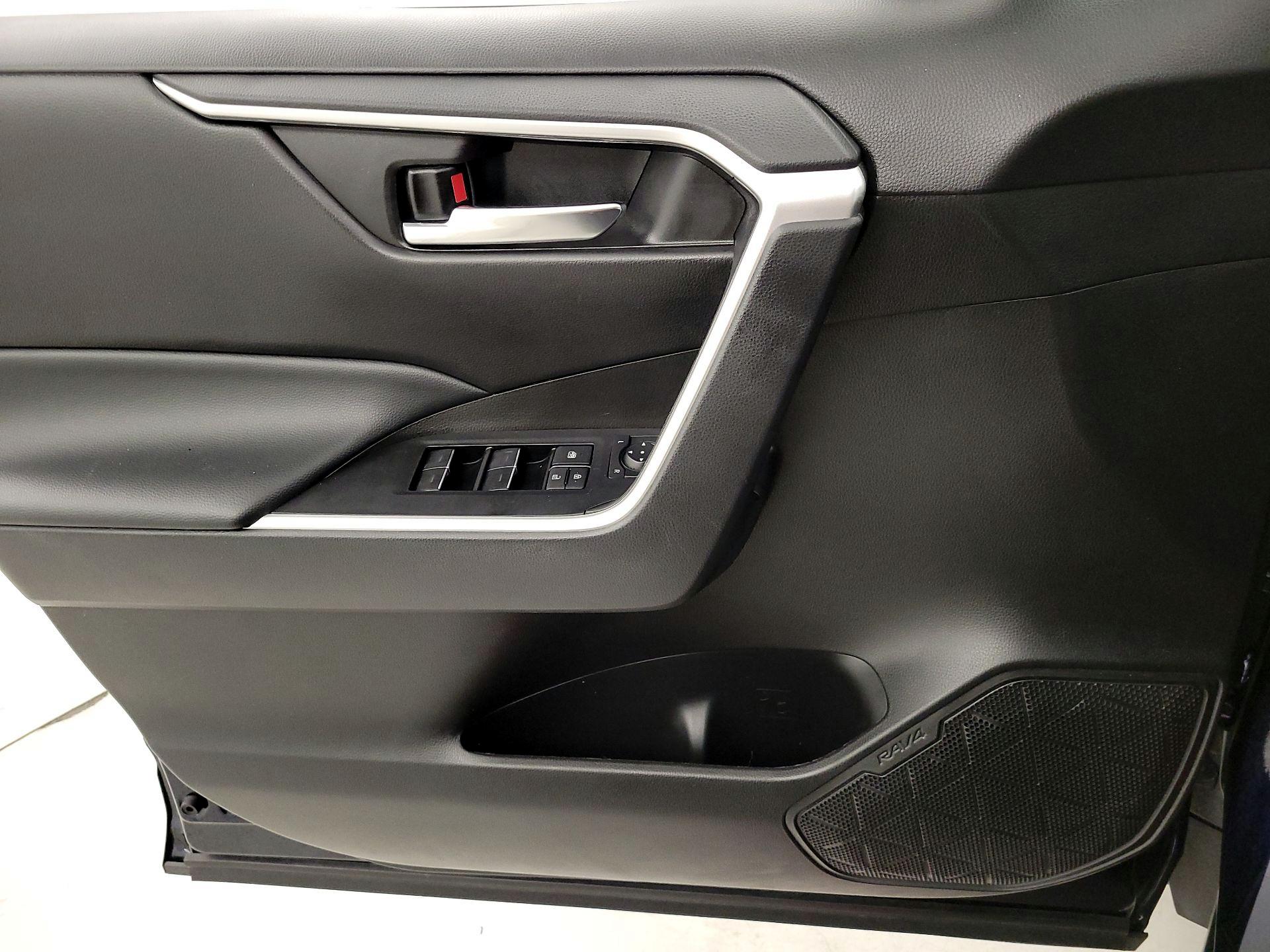 Thumbnail: 2022 Toyota RAV4 - 12