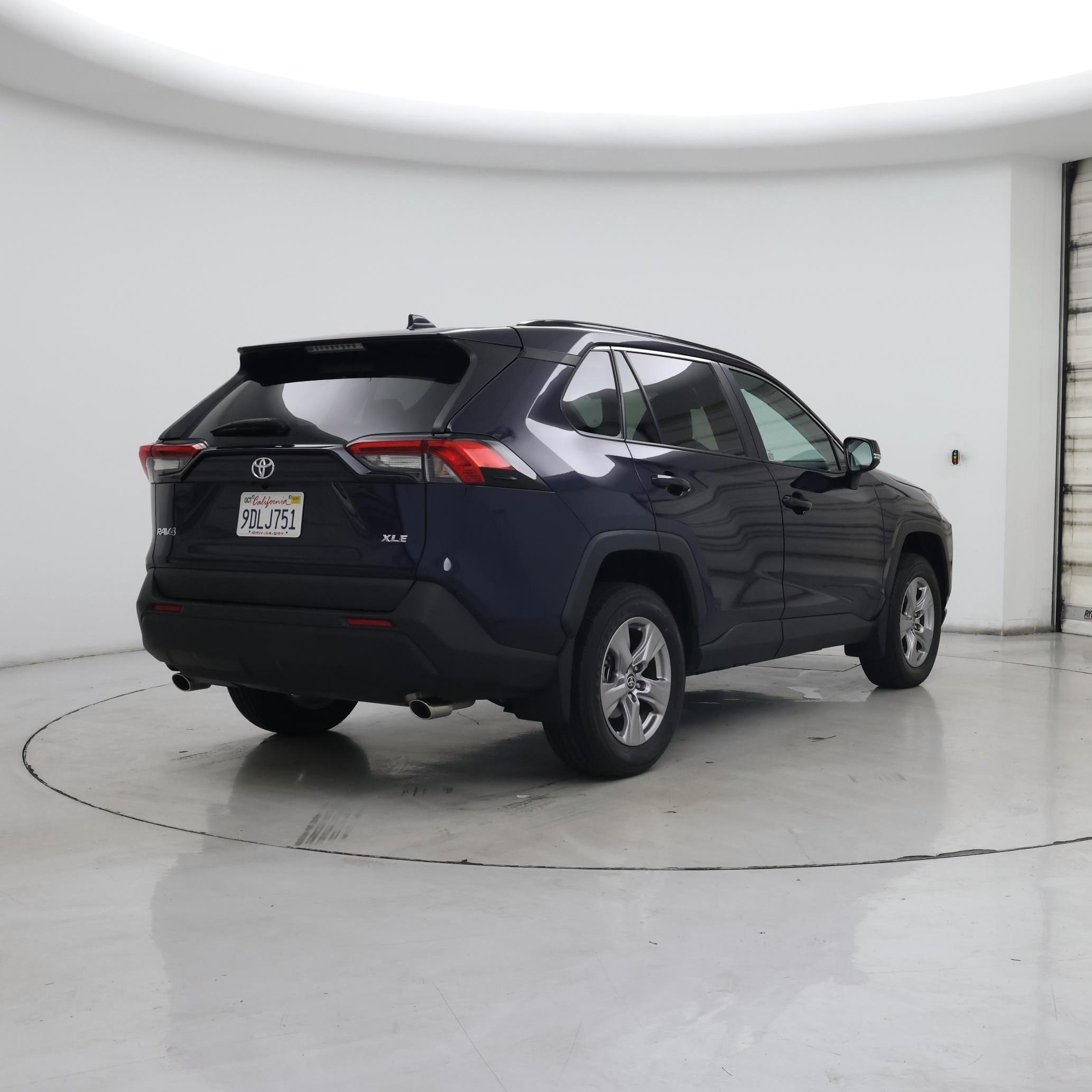 Thumbnail: 2022 Toyota RAV4 - 8