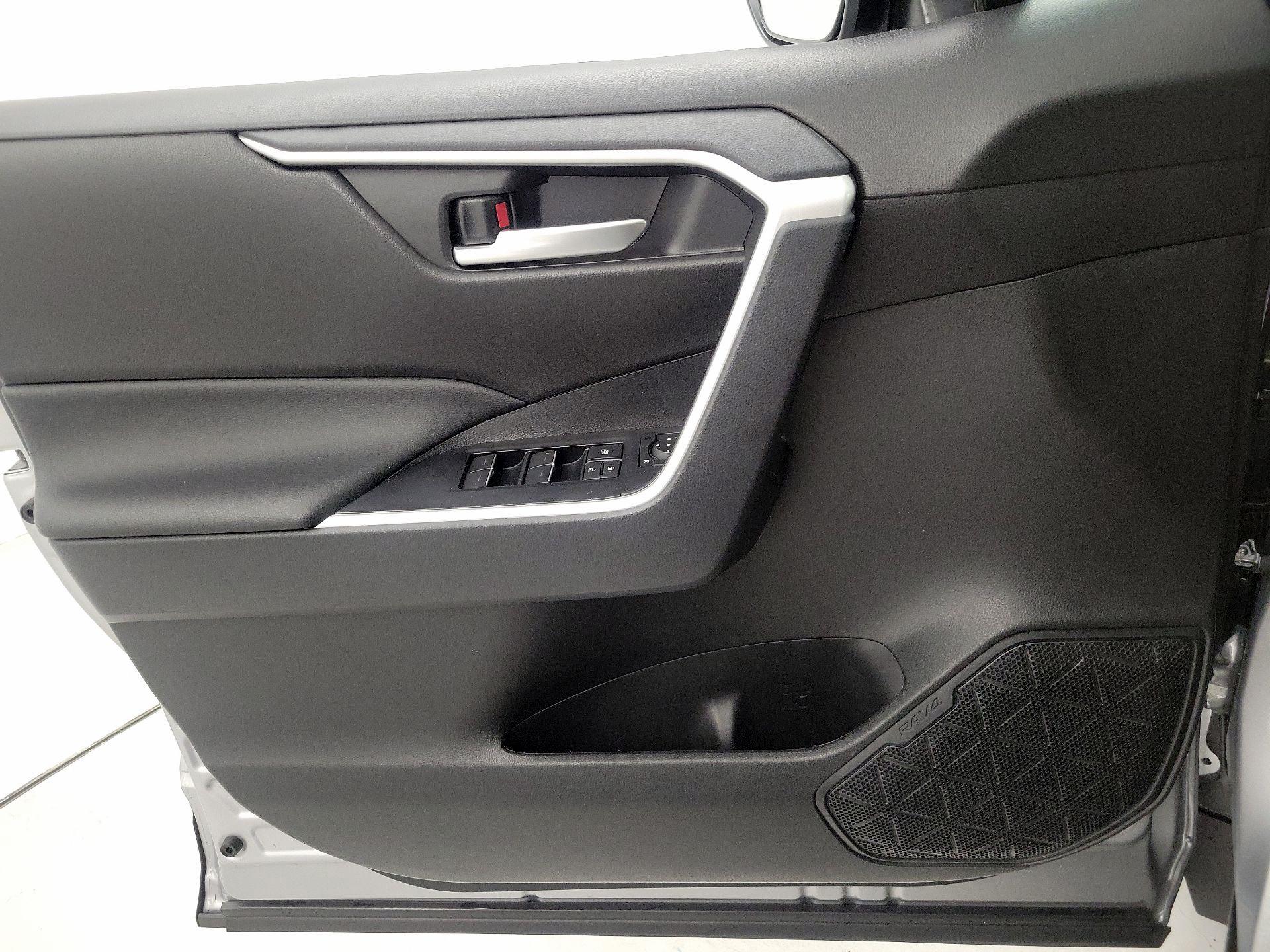 Thumbnail: 2025 Toyota RAV4 - 12