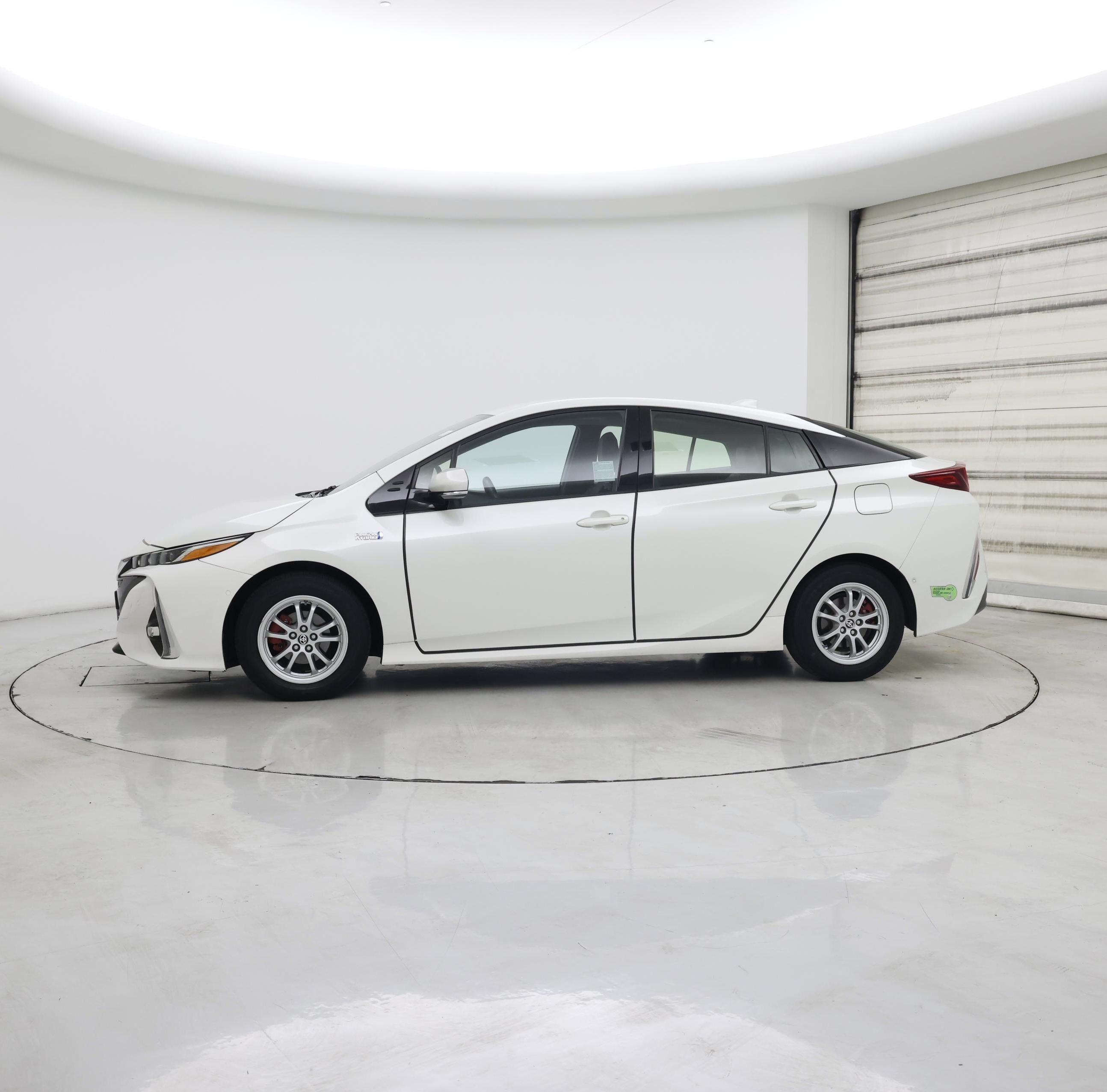 Thumbnail: 2017 Toyota Prius Prime - 3
