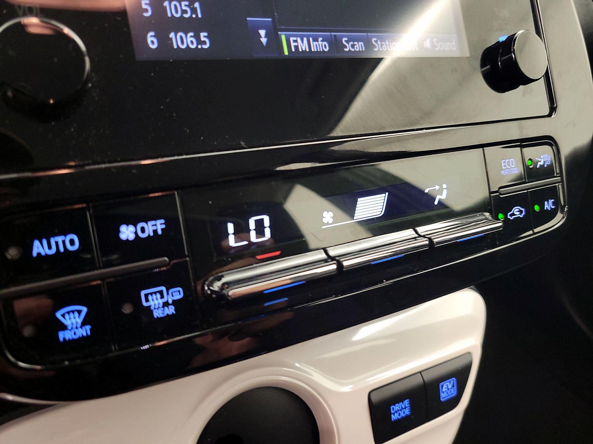 Thumbnail: 2017 Toyota Prius - 16