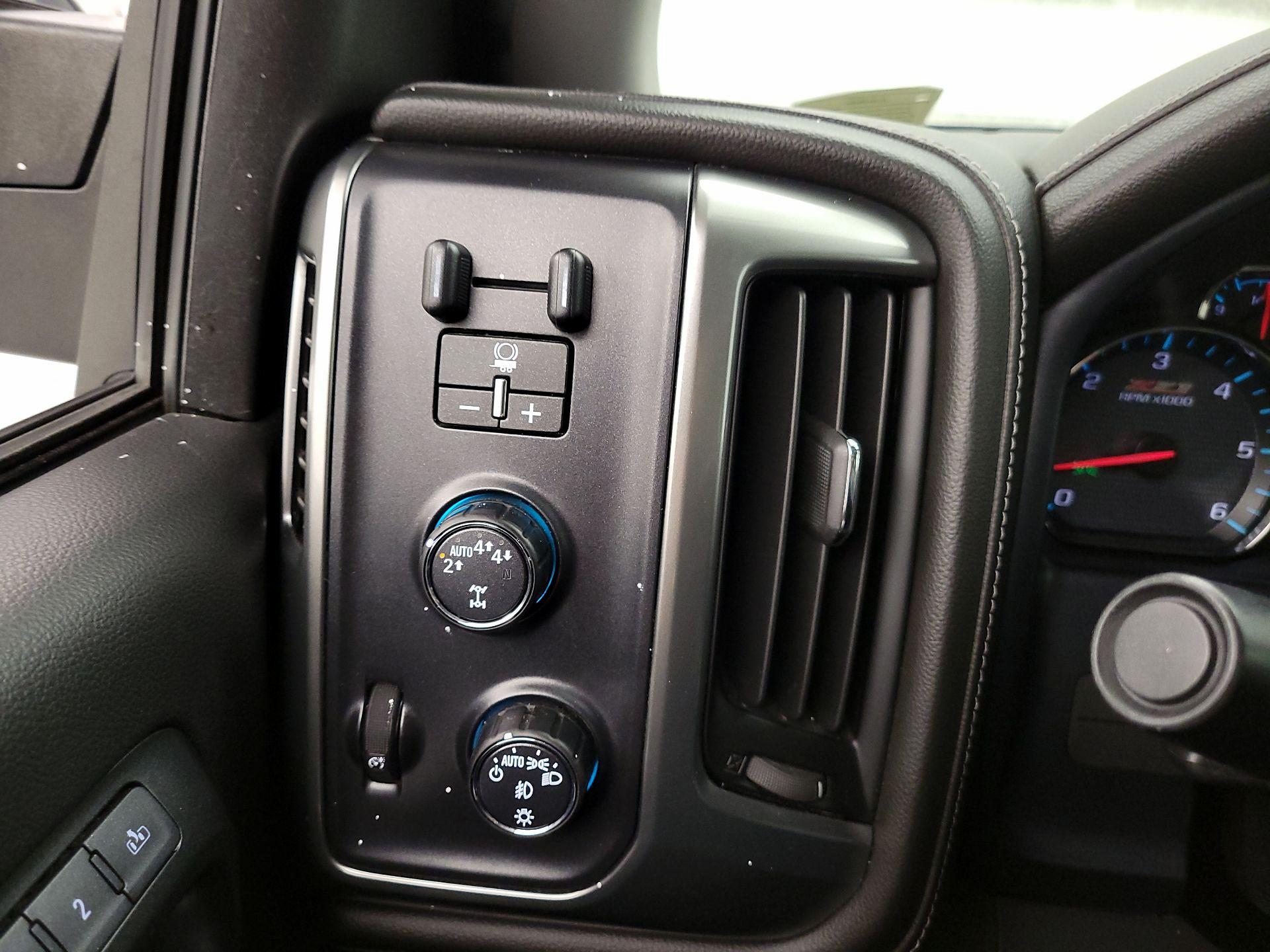 Thumbnail: 2018 Chevrolet Silverado 1500 - 13