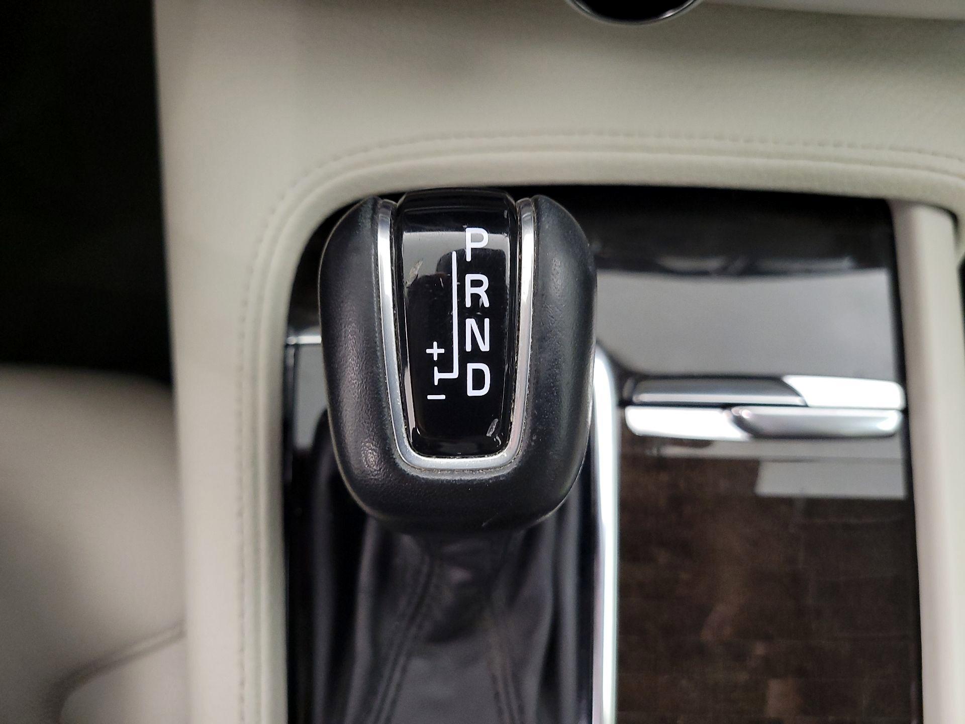 Thumbnail: 2018 Volvo S90 - 17