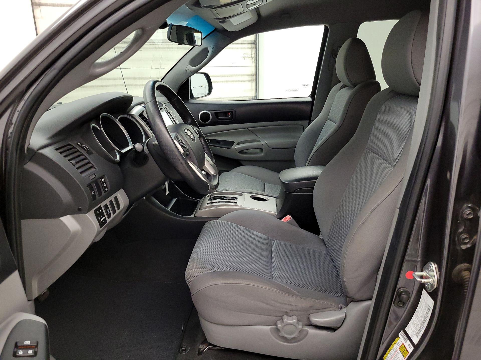 Thumbnail: 2015 Toyota Tacoma - 11