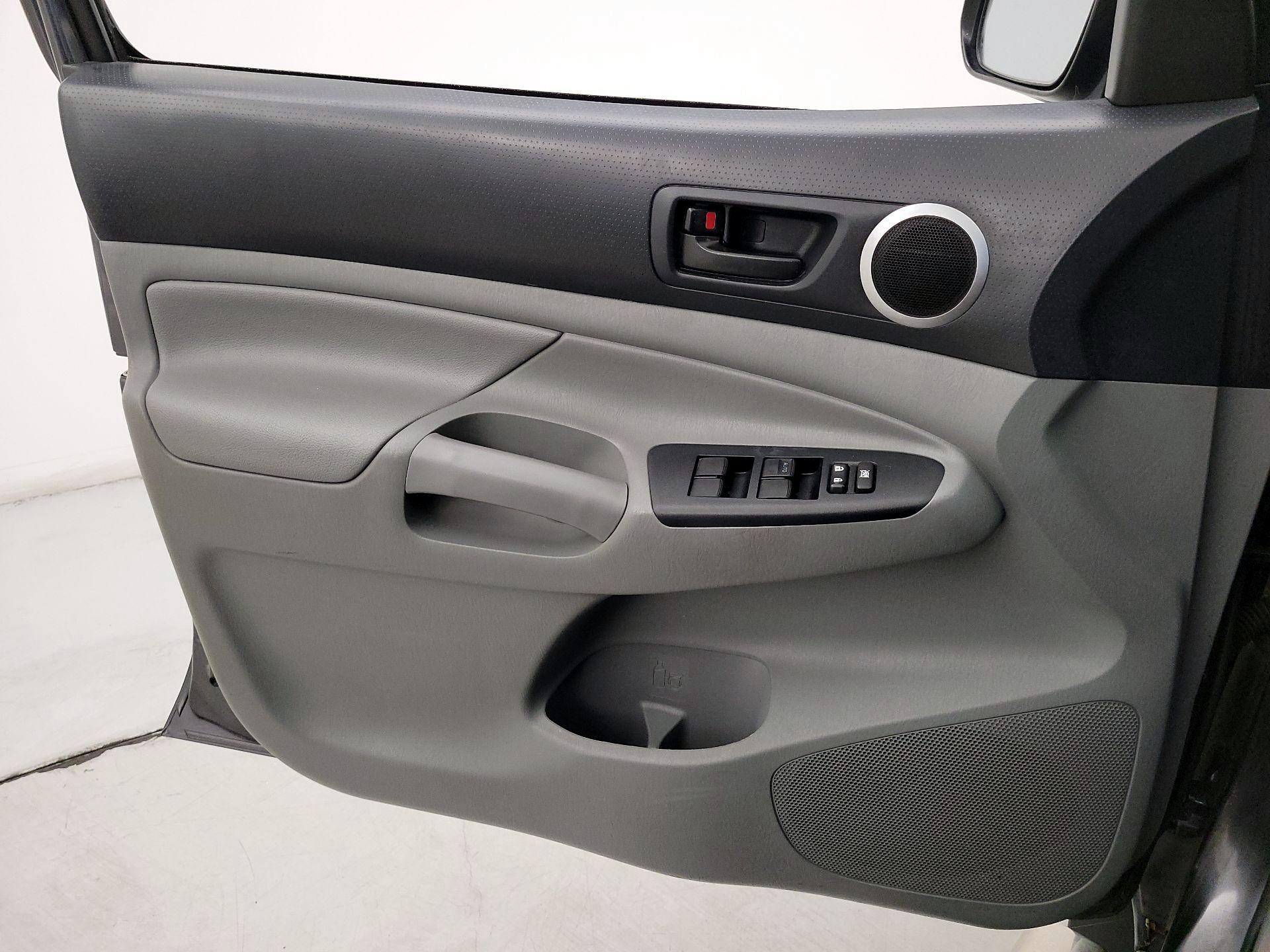 Thumbnail: 2015 Toyota Tacoma - 12