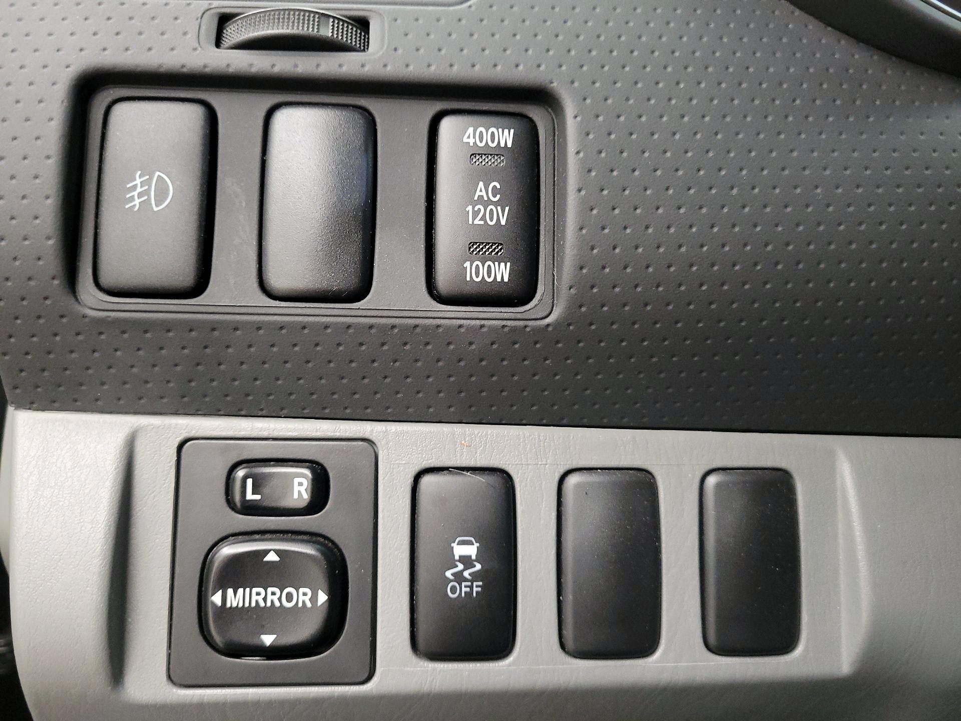 Thumbnail: 2015 Toyota Tacoma - 13