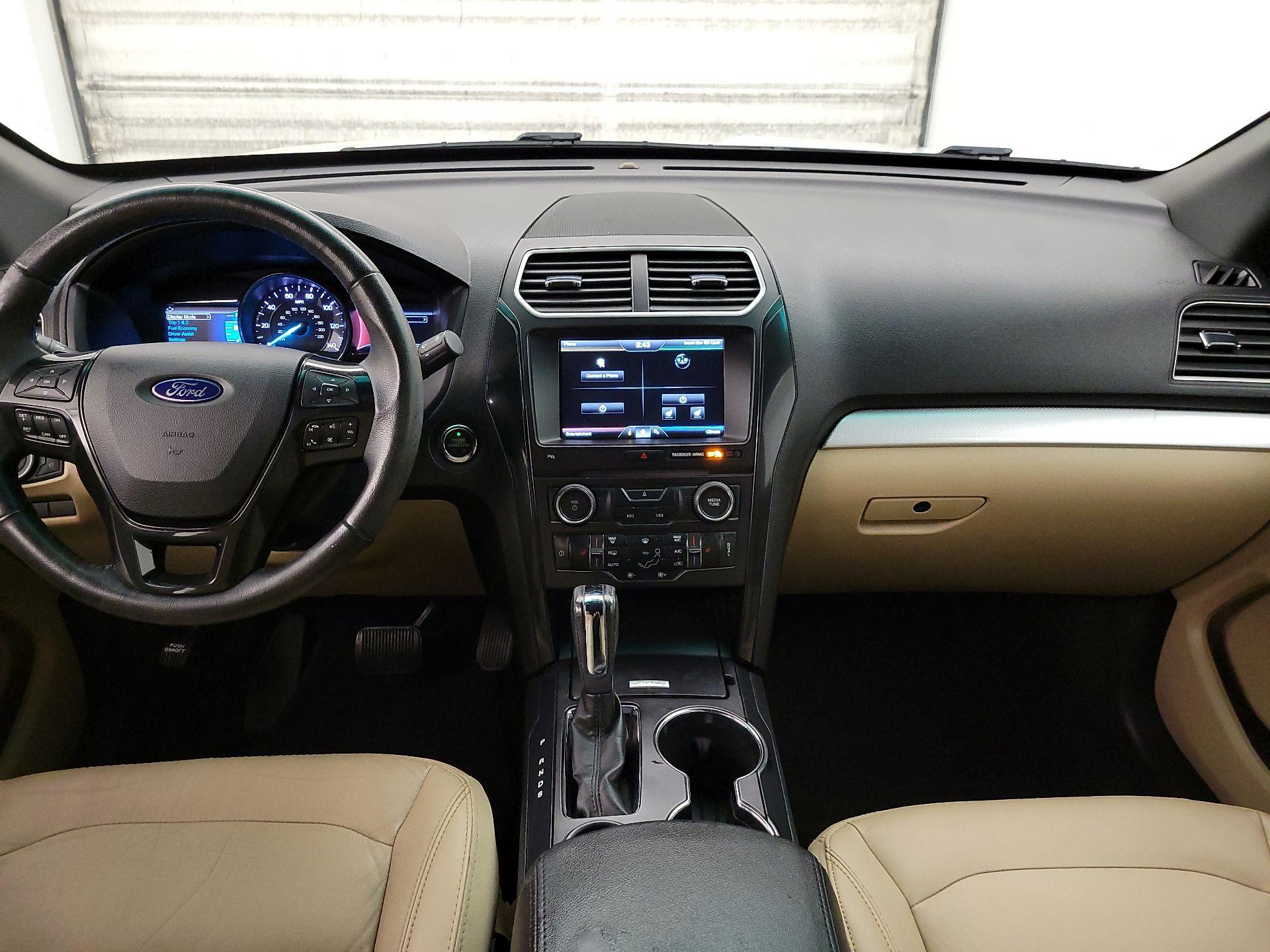 Thumbnail: 2016 Ford Explorer - 9