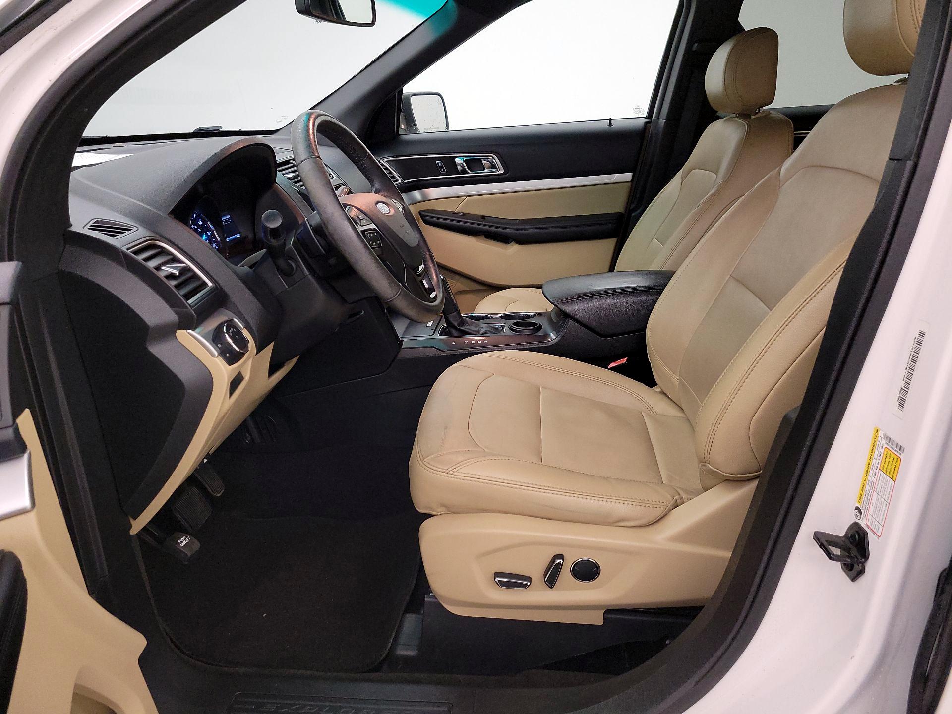 Thumbnail: 2016 Ford Explorer - 11