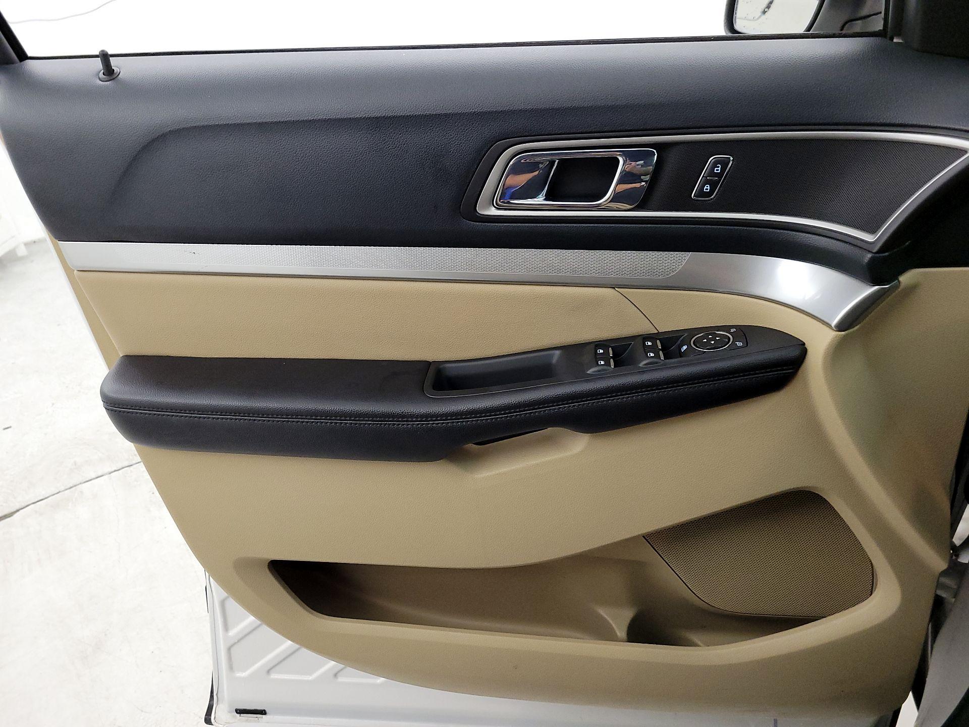 Thumbnail: 2016 Ford Explorer - 12