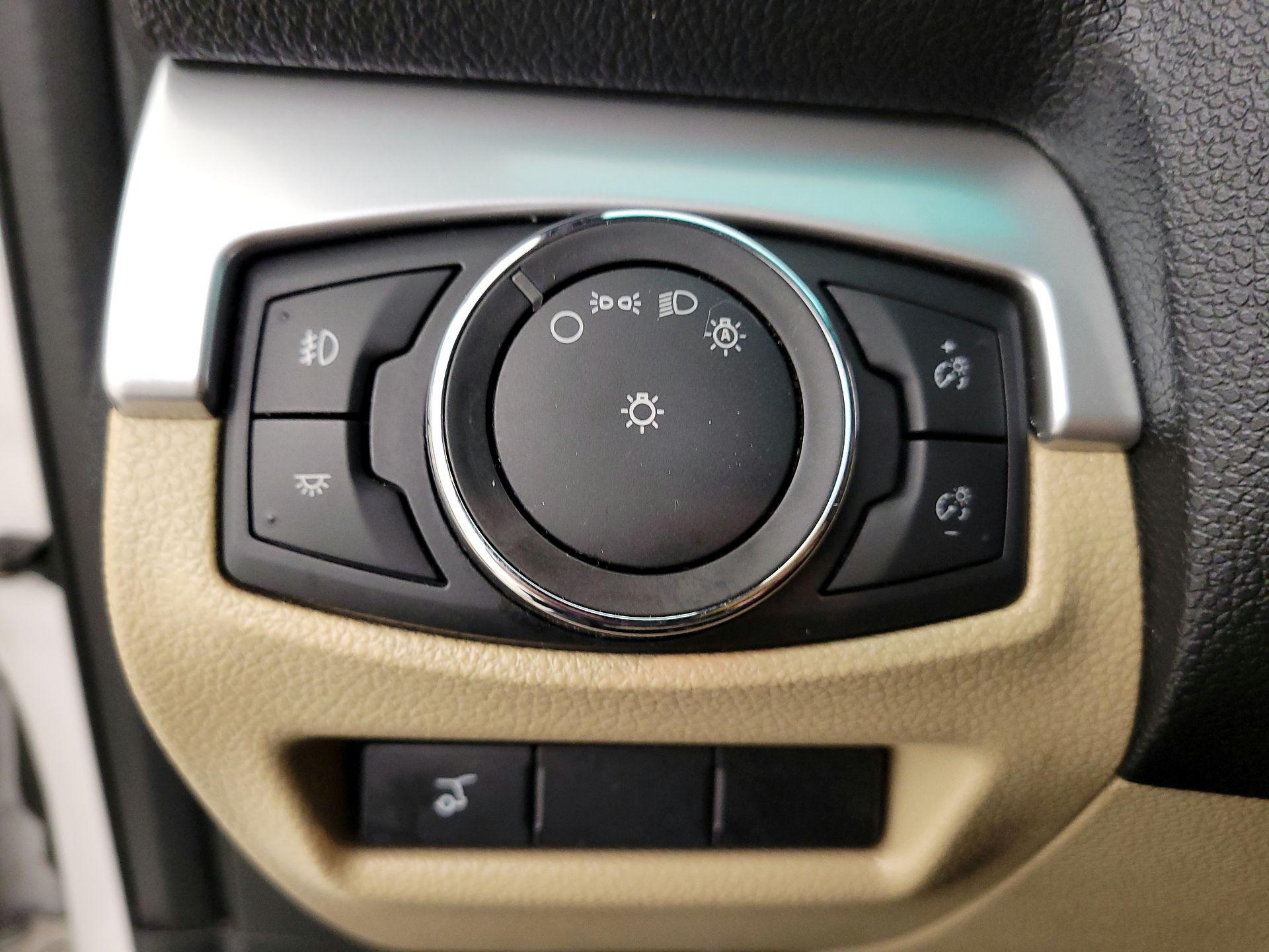 Thumbnail: 2016 Ford Explorer - 13