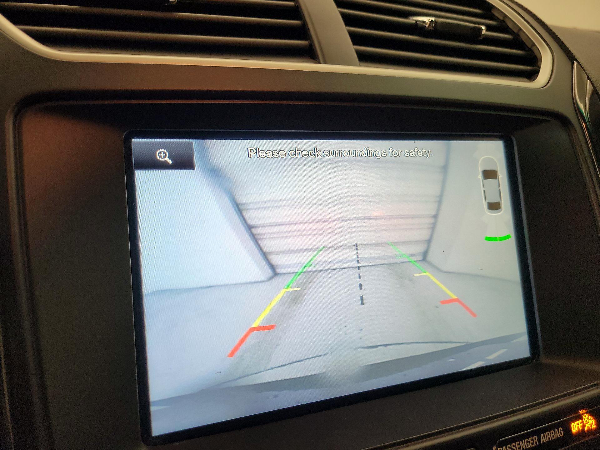 Thumbnail: 2016 Ford Explorer - 14