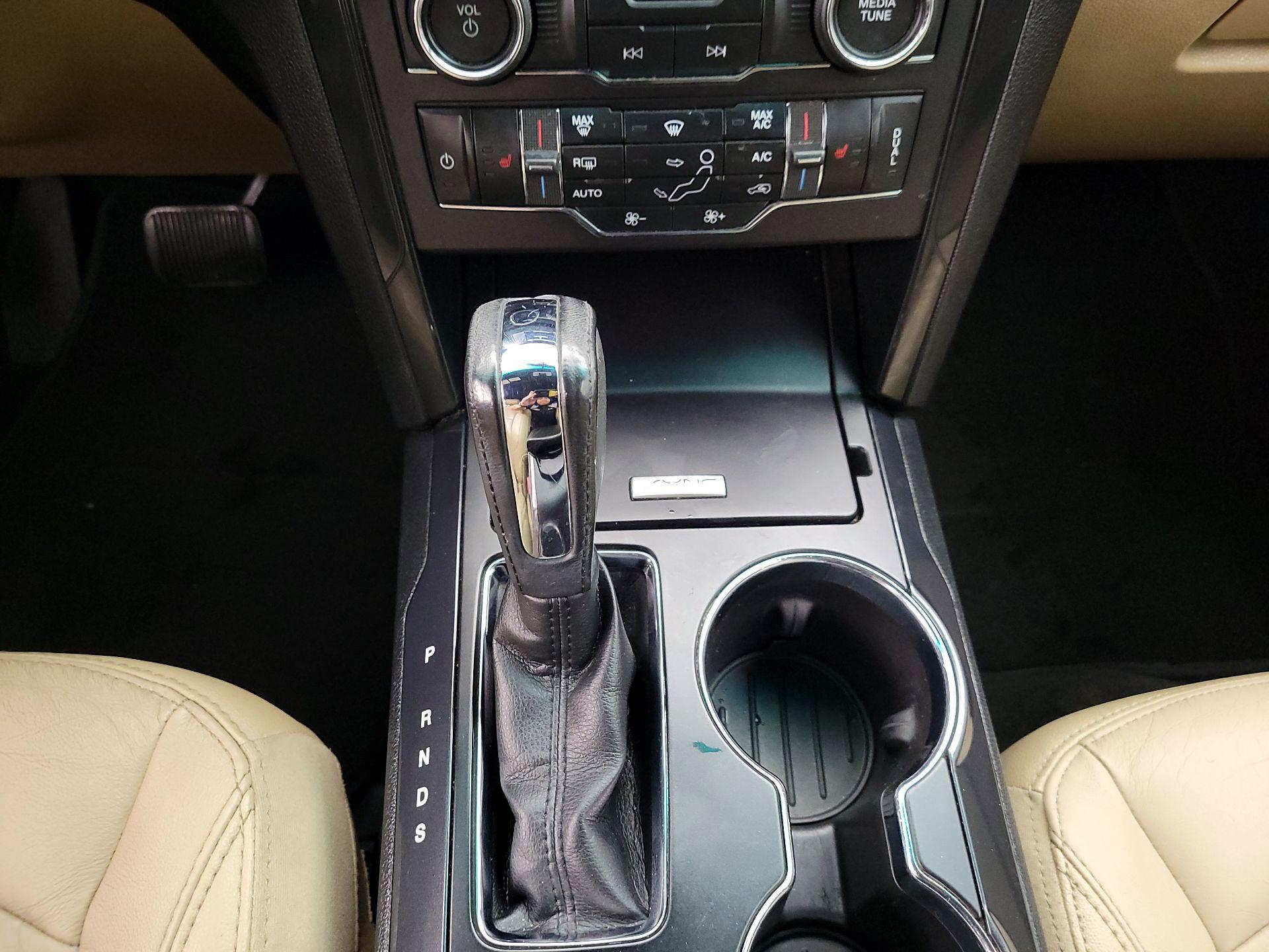 Thumbnail: 2016 Ford Explorer - 17