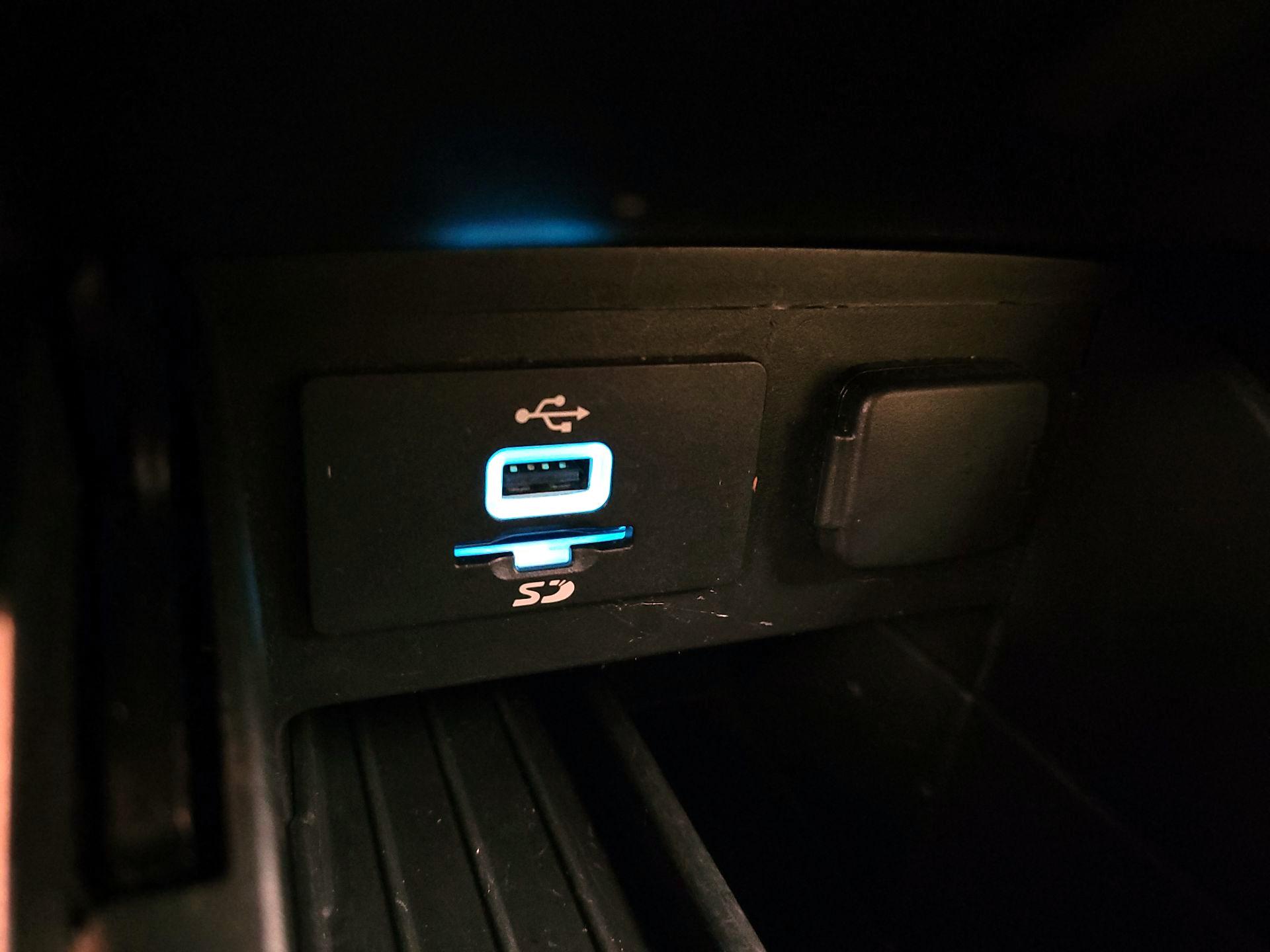 Thumbnail: 2016 Ford Explorer - 18