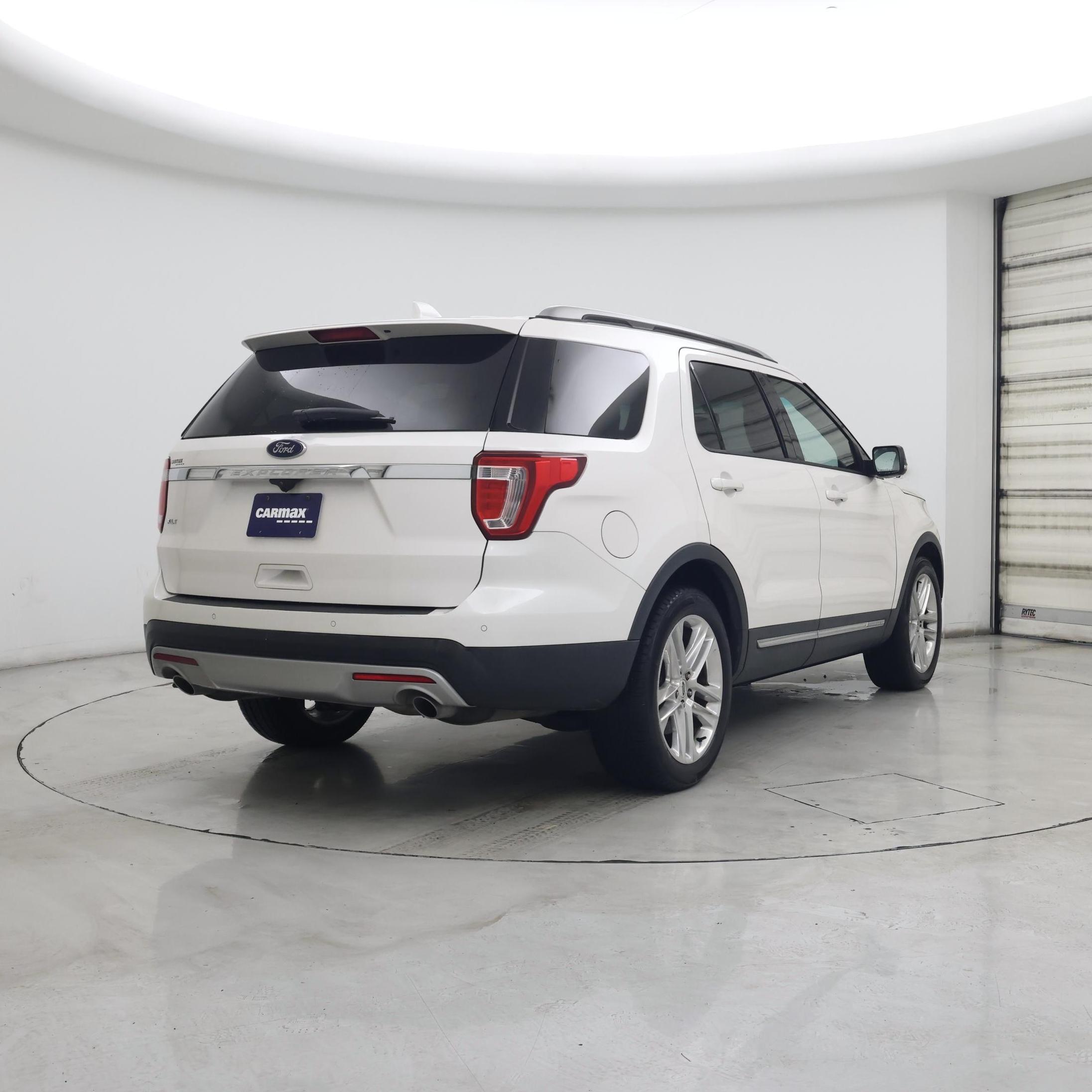 Thumbnail: 2016 Ford Explorer - 8