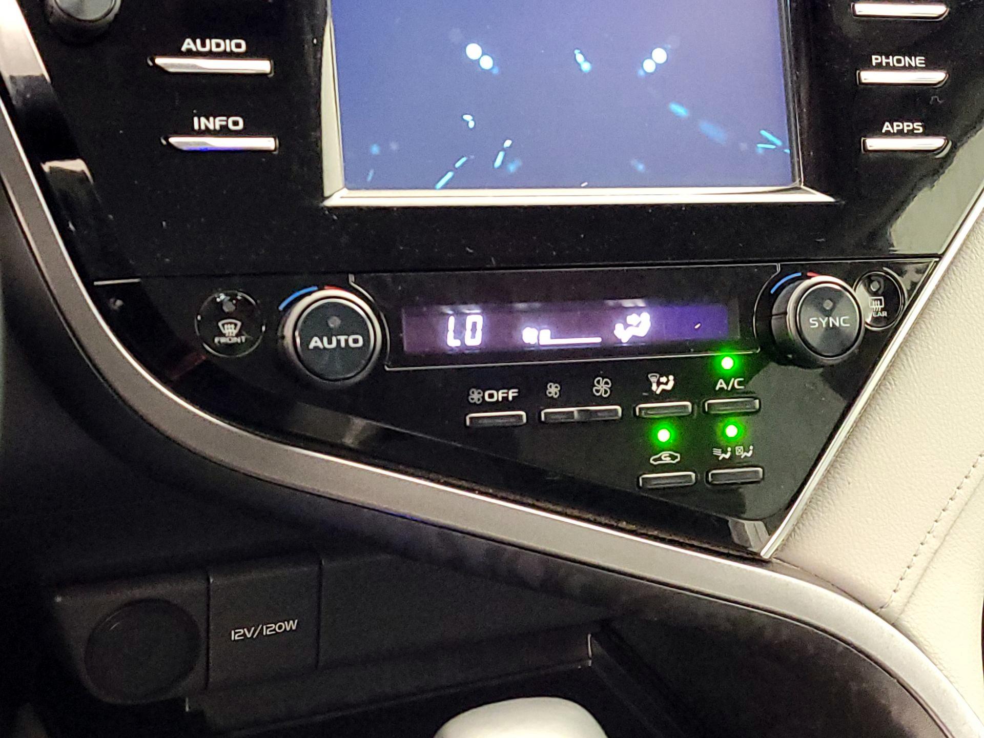 Thumbnail: 2018 Toyota Camry - 16