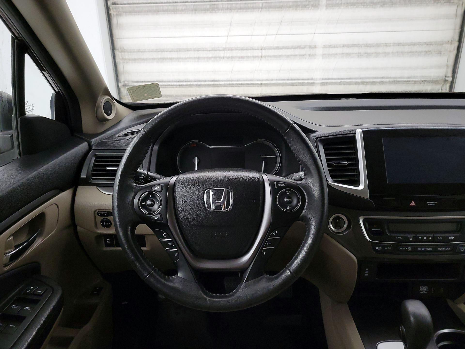 Thumbnail: 2016 Honda Pilot - 10