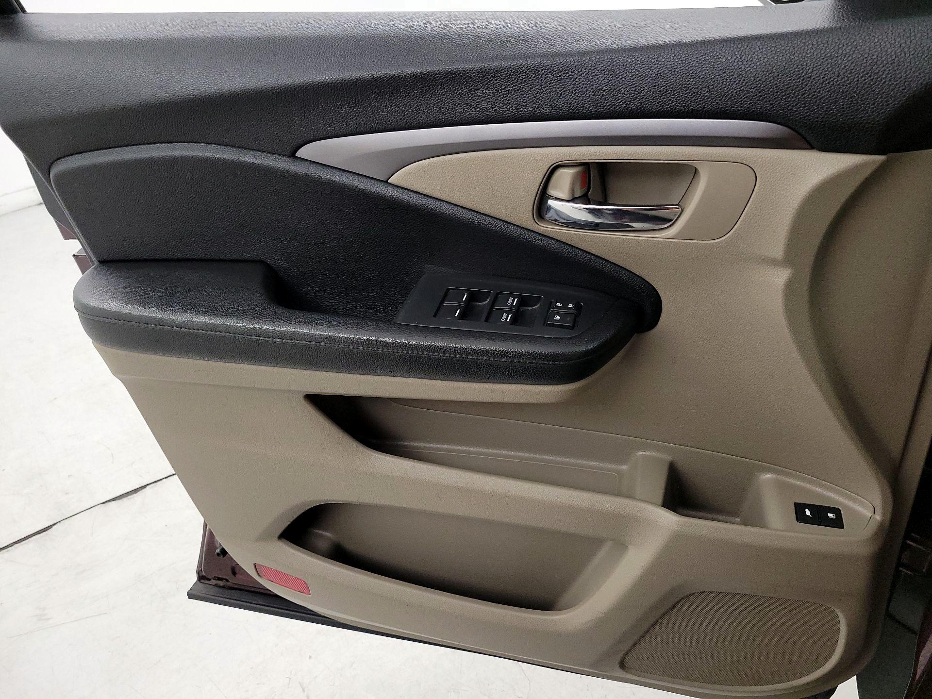 Thumbnail: 2016 Honda Pilot - 12