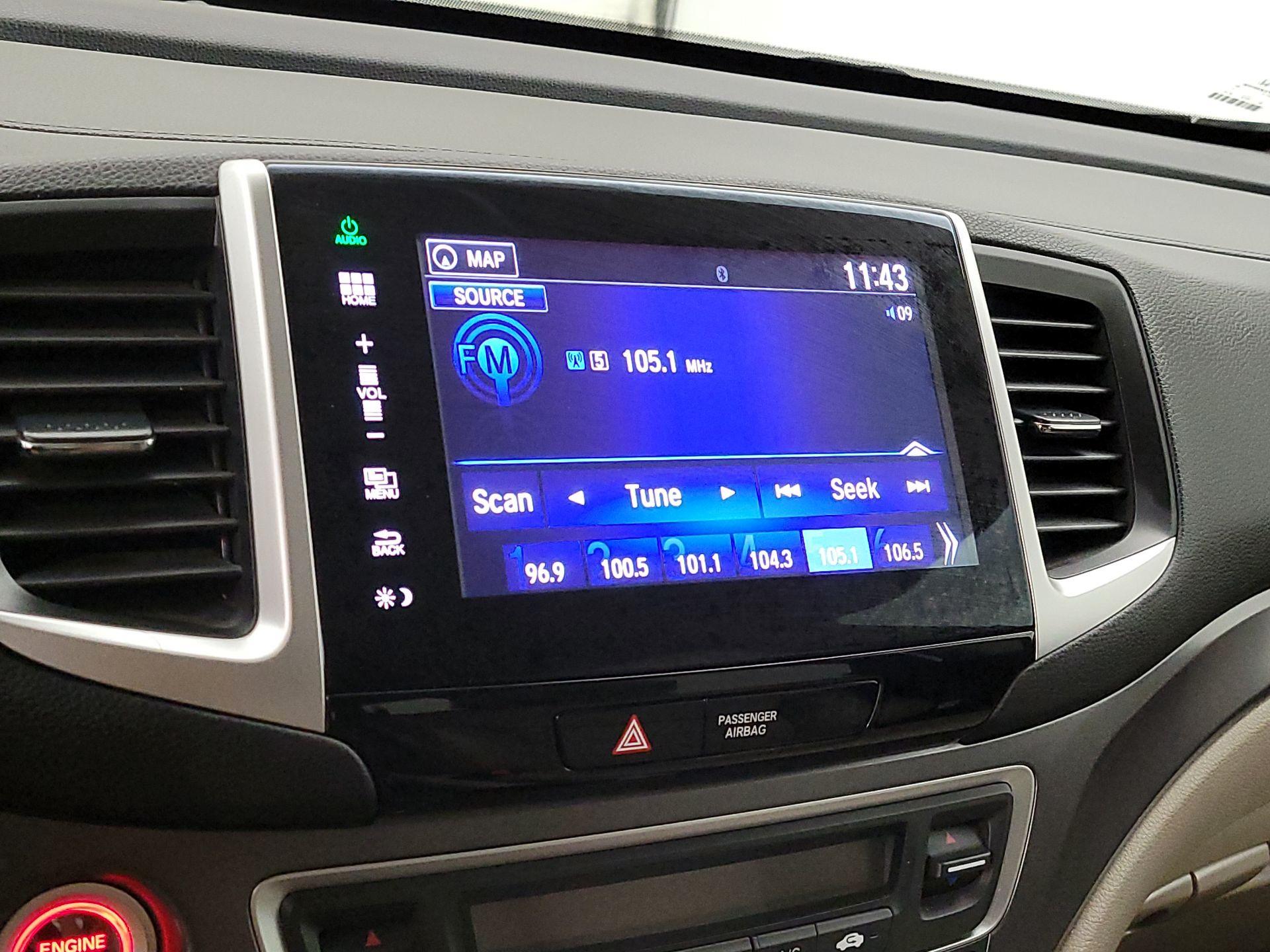 Thumbnail: 2016 Honda Pilot - 15