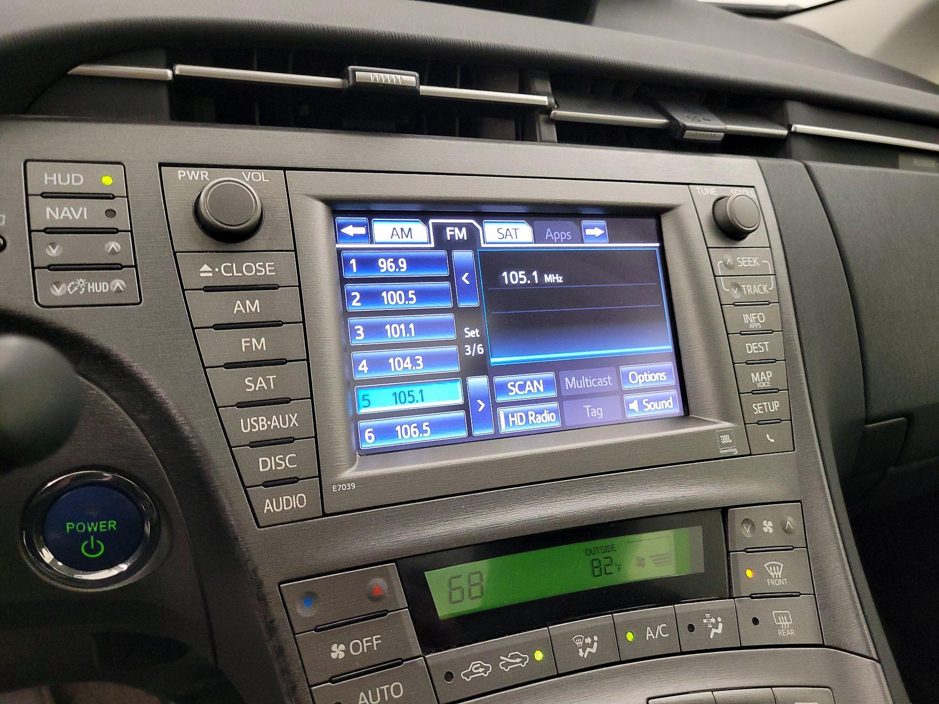 Thumbnail: 2013 Toyota Prius - 14