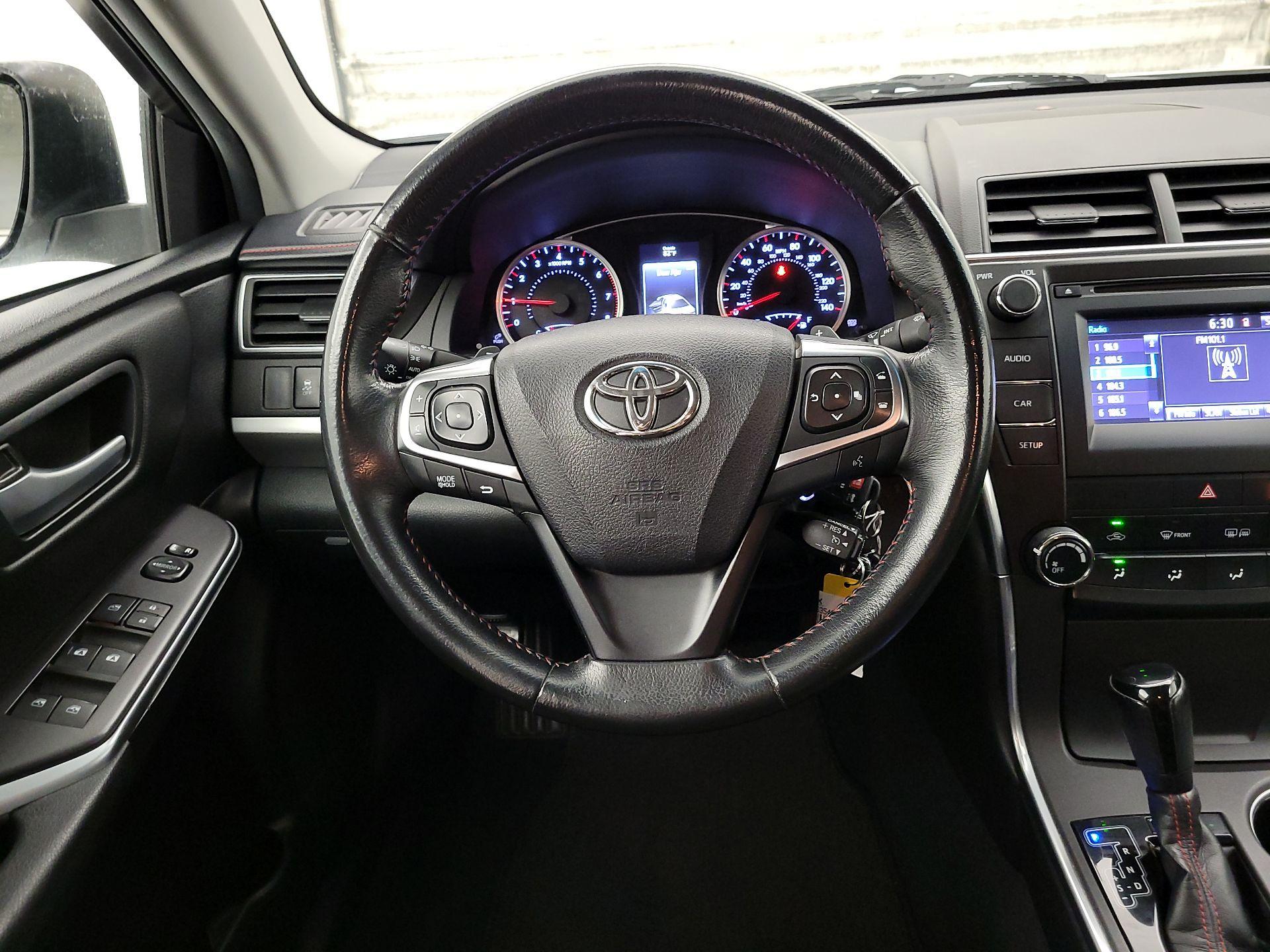 Thumbnail: 2015 Toyota Camry - 10