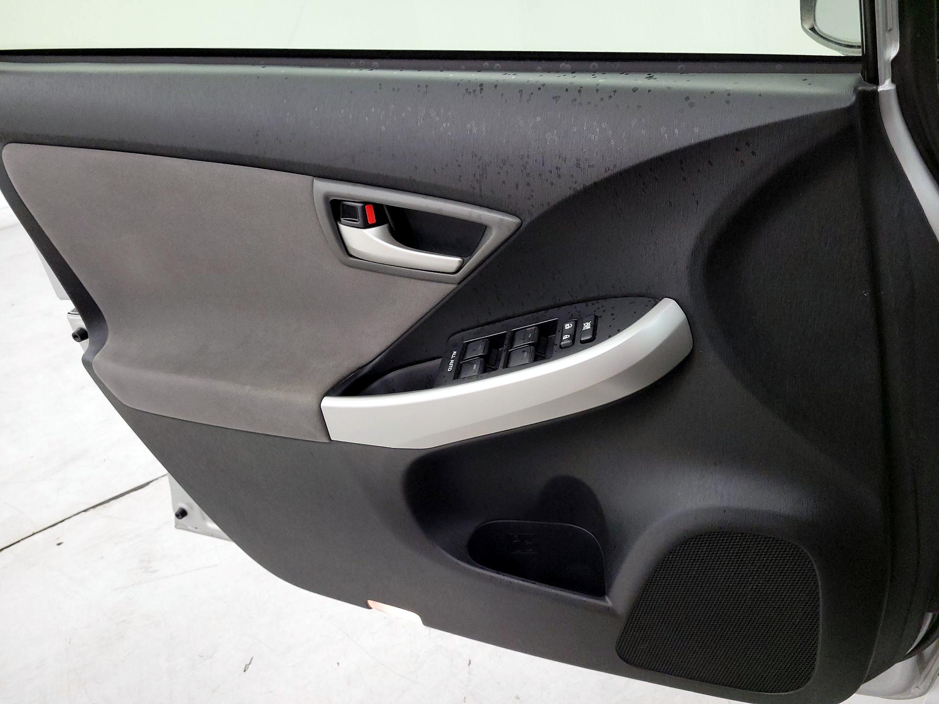 Thumbnail: 2015 Toyota Prius - 12