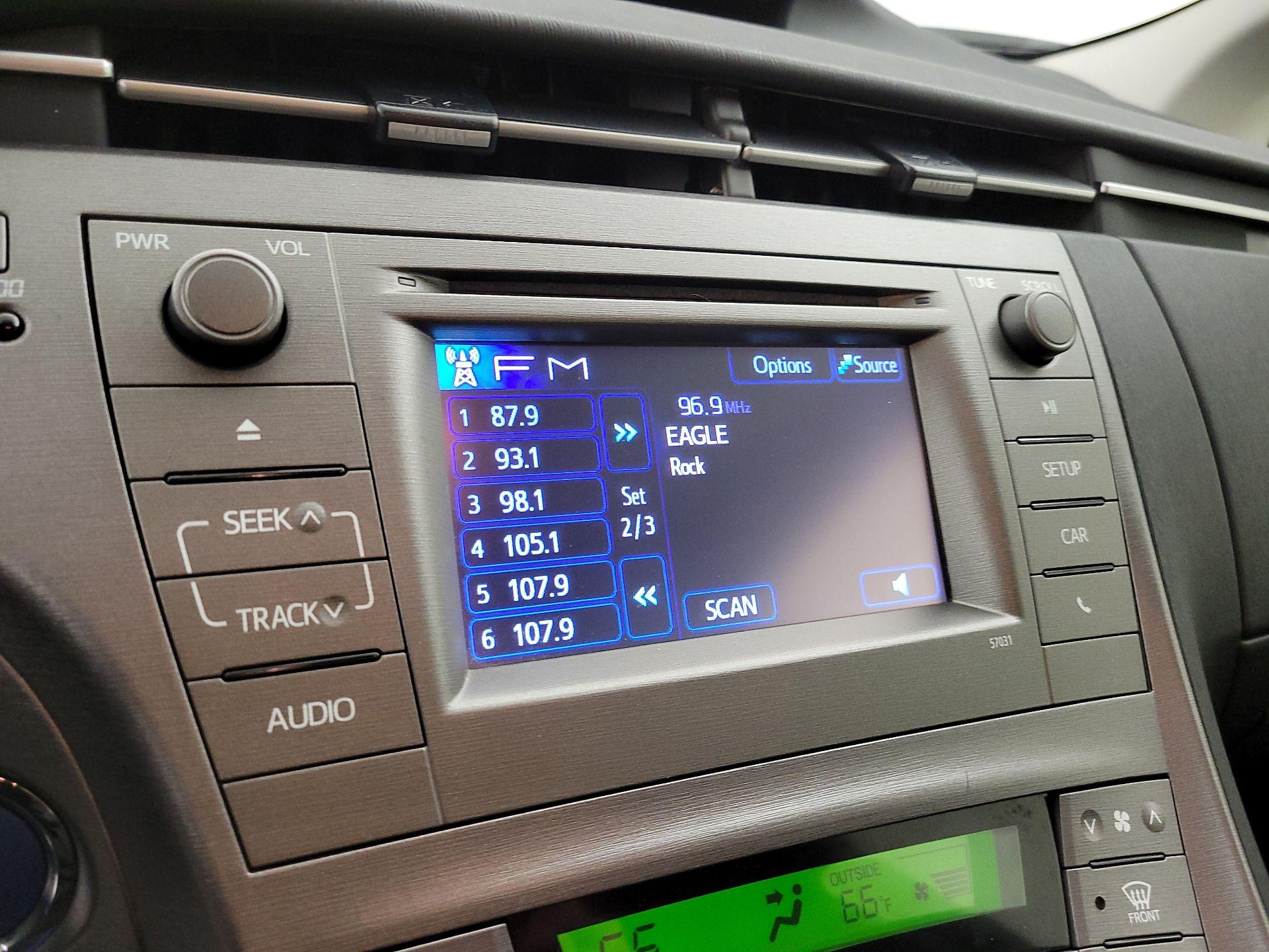 Thumbnail: 2015 Toyota Prius - 14