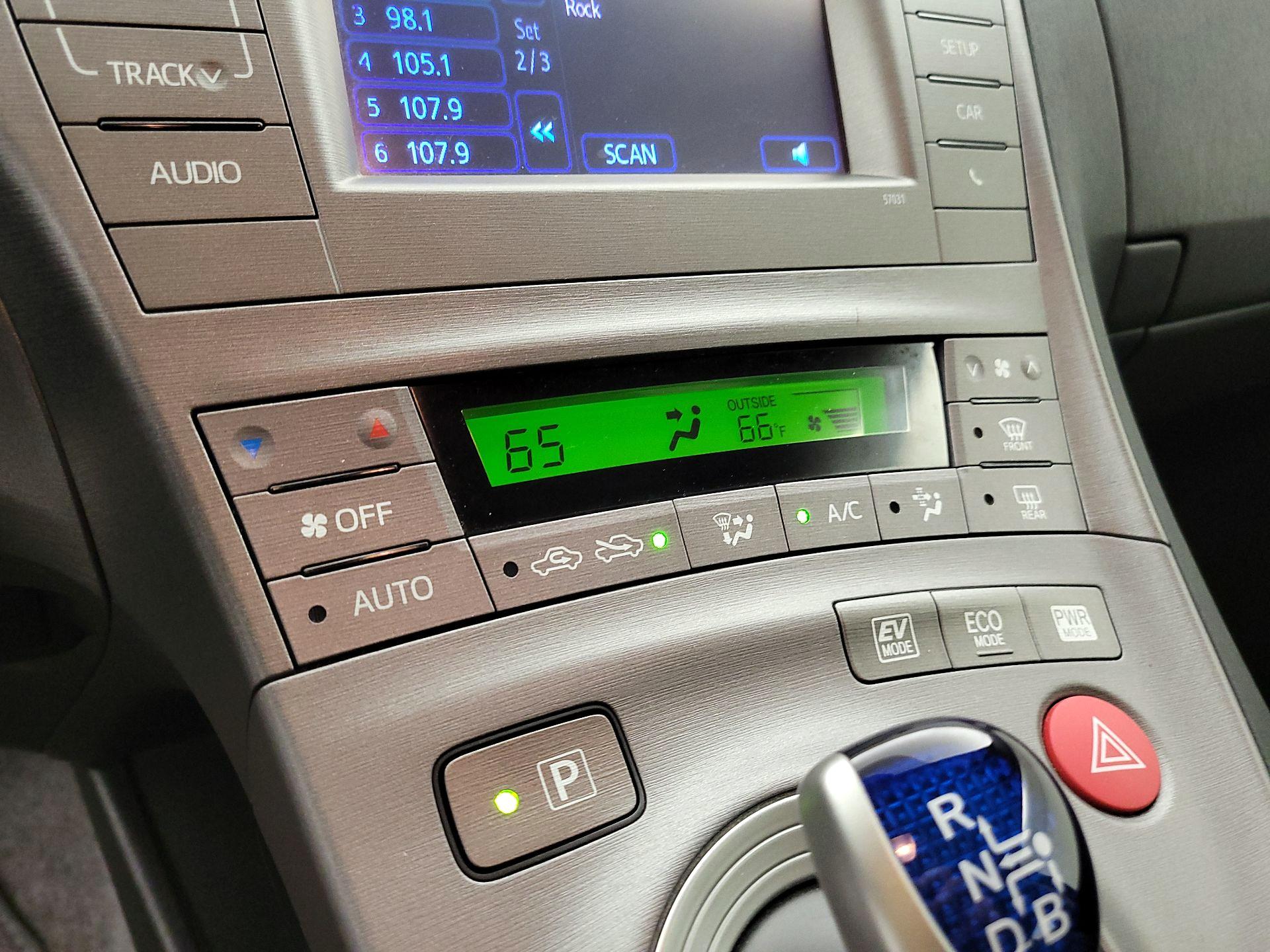 Thumbnail: 2015 Toyota Prius - 15