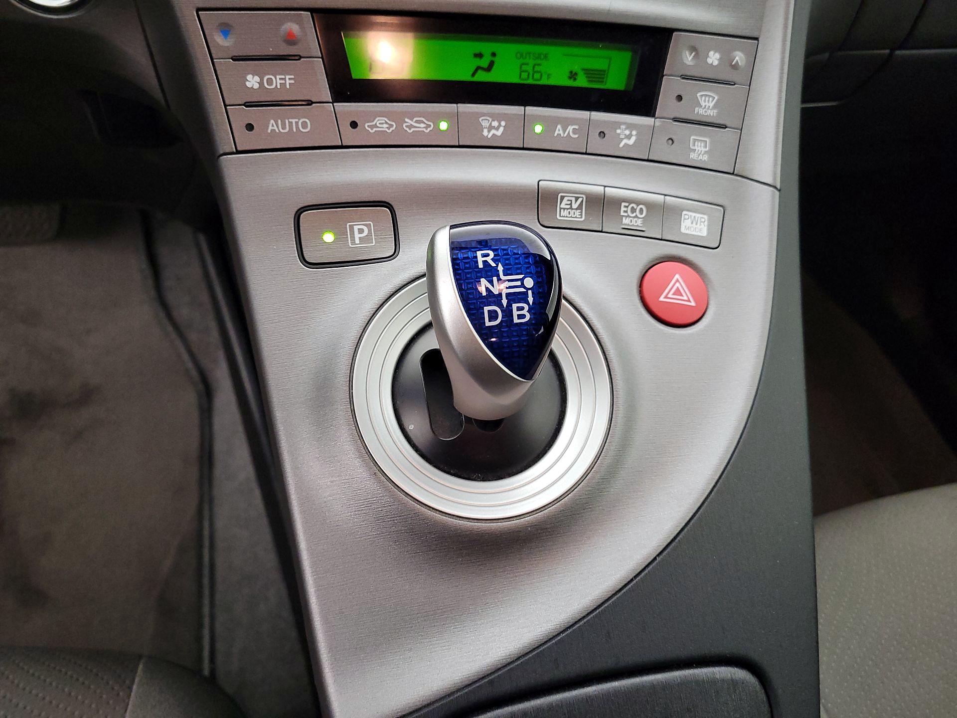 Thumbnail: 2015 Toyota Prius - 16