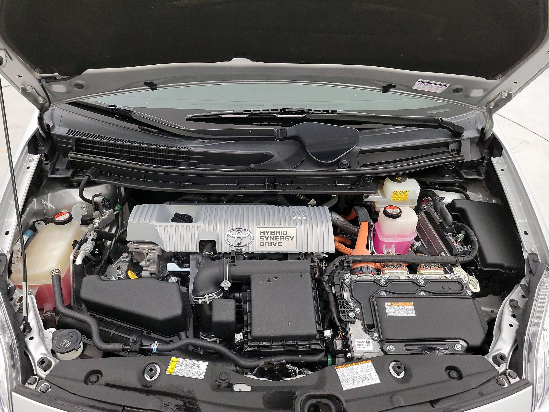 Thumbnail: 2015 Toyota Prius - 18