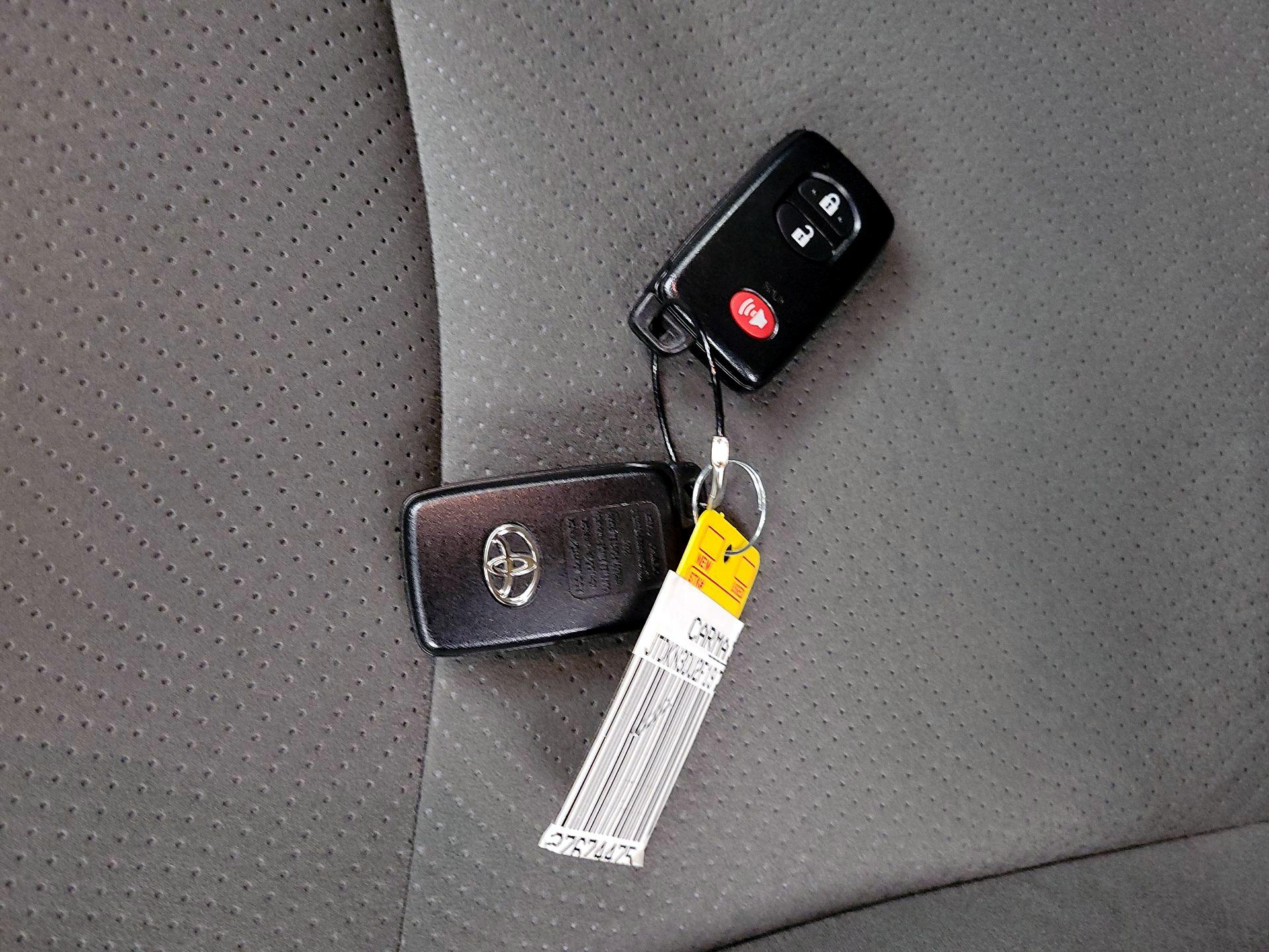 Thumbnail: 2015 Toyota Prius - 19