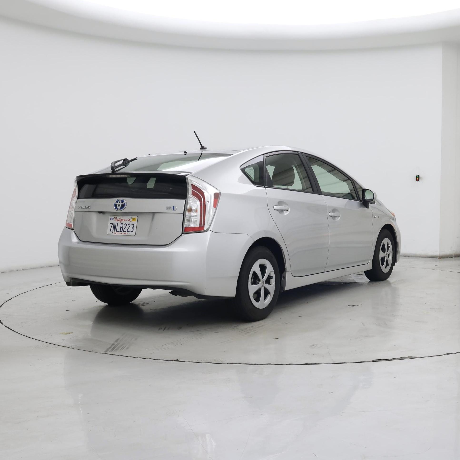 Thumbnail: 2015 Toyota Prius - 8