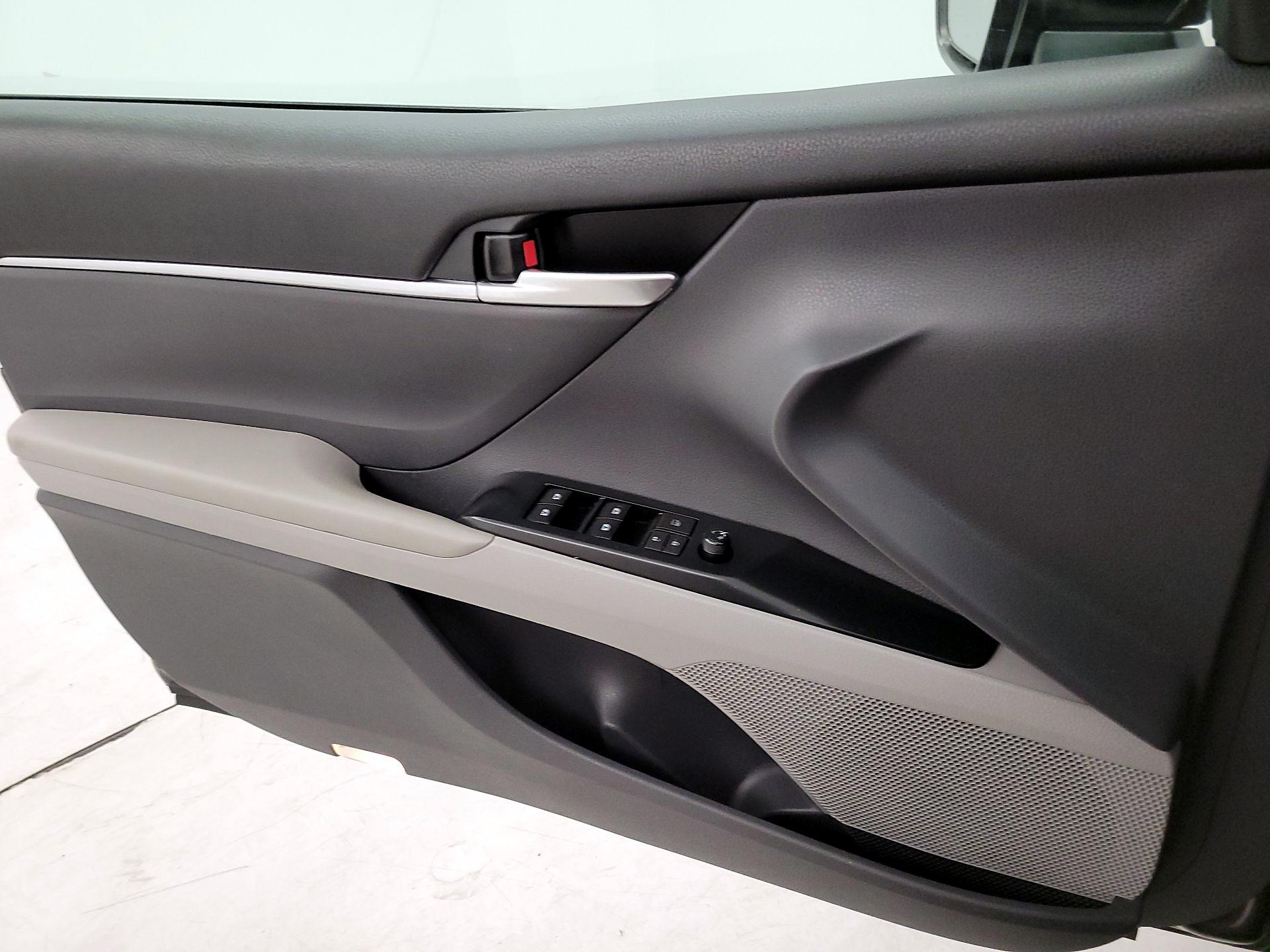 Thumbnail: 2019 Toyota Camry - 12