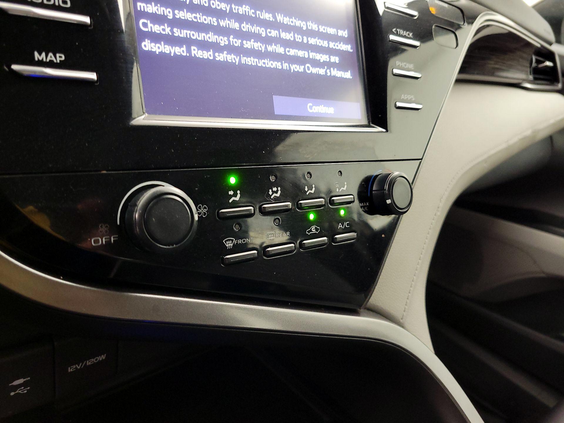 Thumbnail: 2019 Toyota Camry - 15