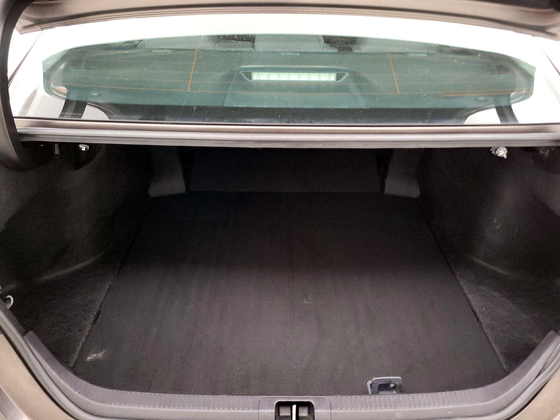 Thumbnail: 2019 Toyota Camry - 17