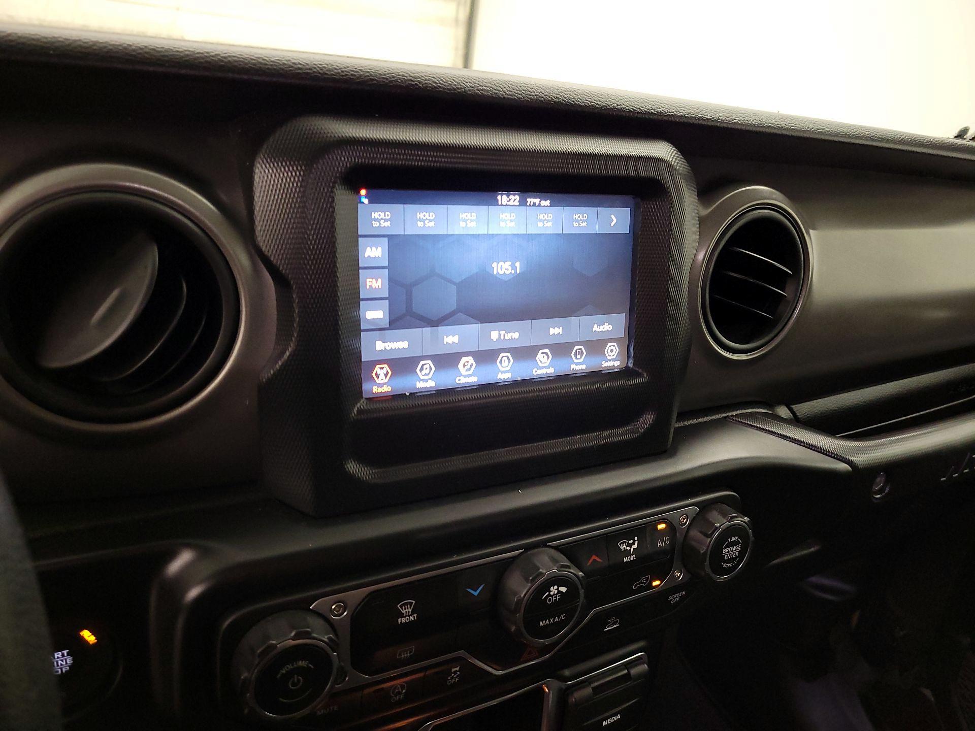Thumbnail: 2022 Jeep Wrangler - 14