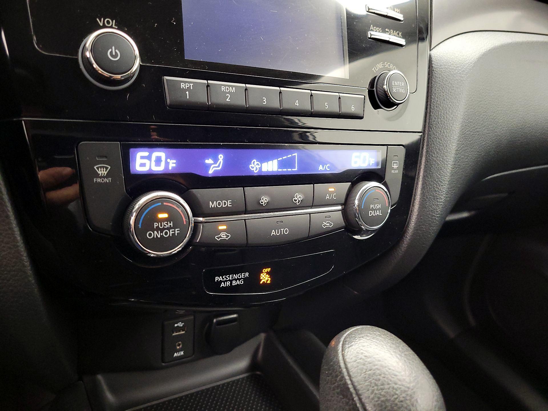 Thumbnail: 2015 Nissan Rogue - 15